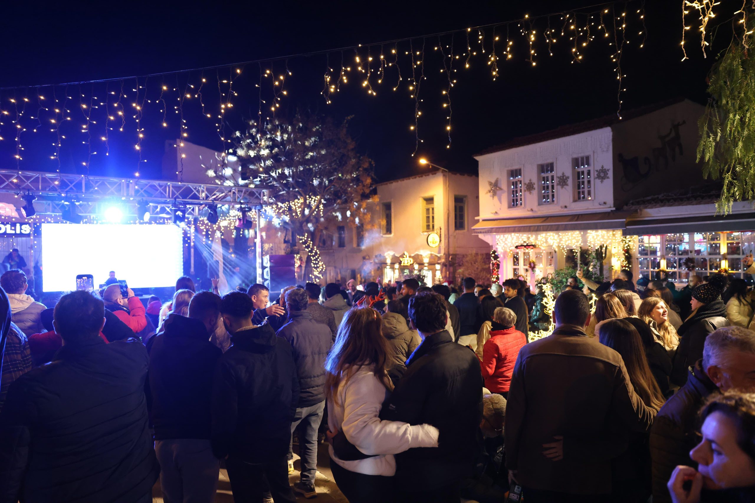 Çeşme, yeni yıla coşkuyla ‘merhaba’ dedi!