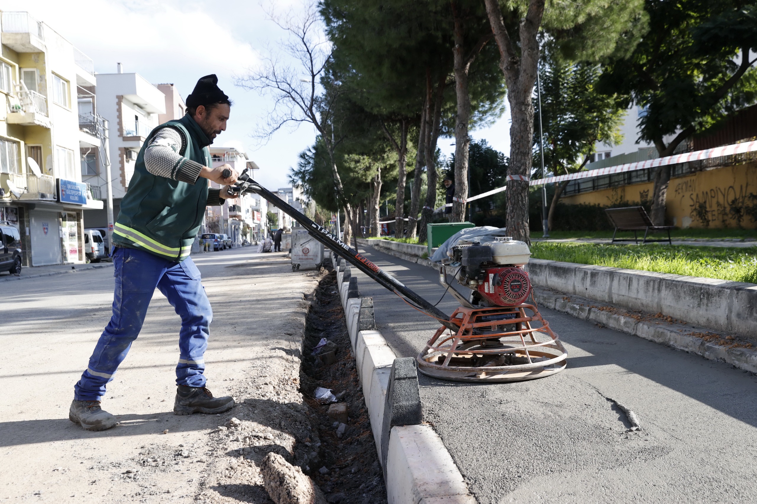 Yenilenen Konak: Asfalt ve kaldırım çalışmaları hız kesmiyor