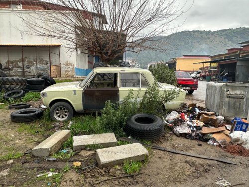 Bayındır Sanayi Sitesi çöp deposuna döndü!