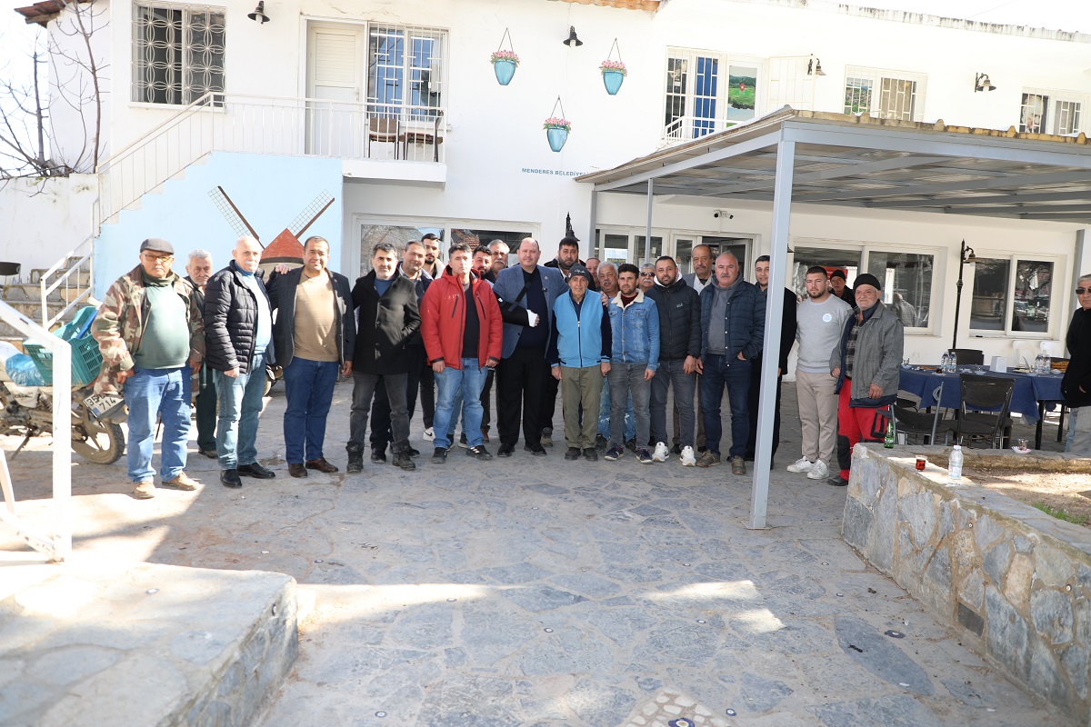 Menderes Belediye Başkanı İlkay Çiçek mahalle ziyaretlerine devam ediyor. 