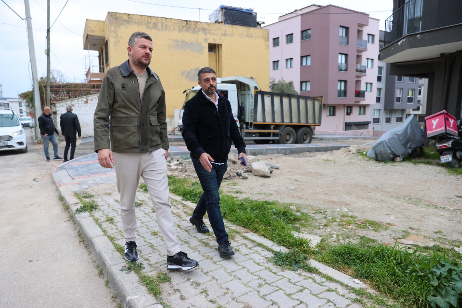 Buca sokaklarında yoğun mesai