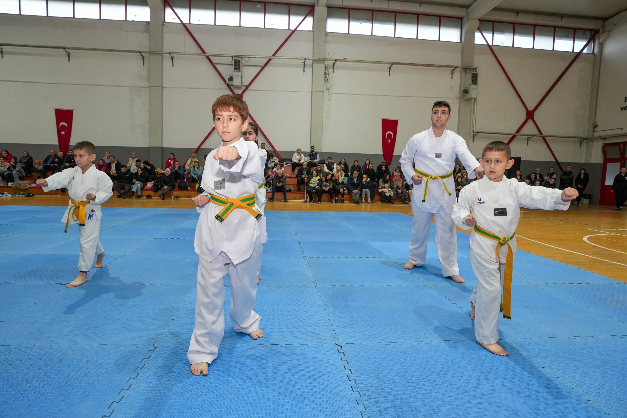 Gaziemir’in taekwondocuları kuşak heyecanı yaşadı