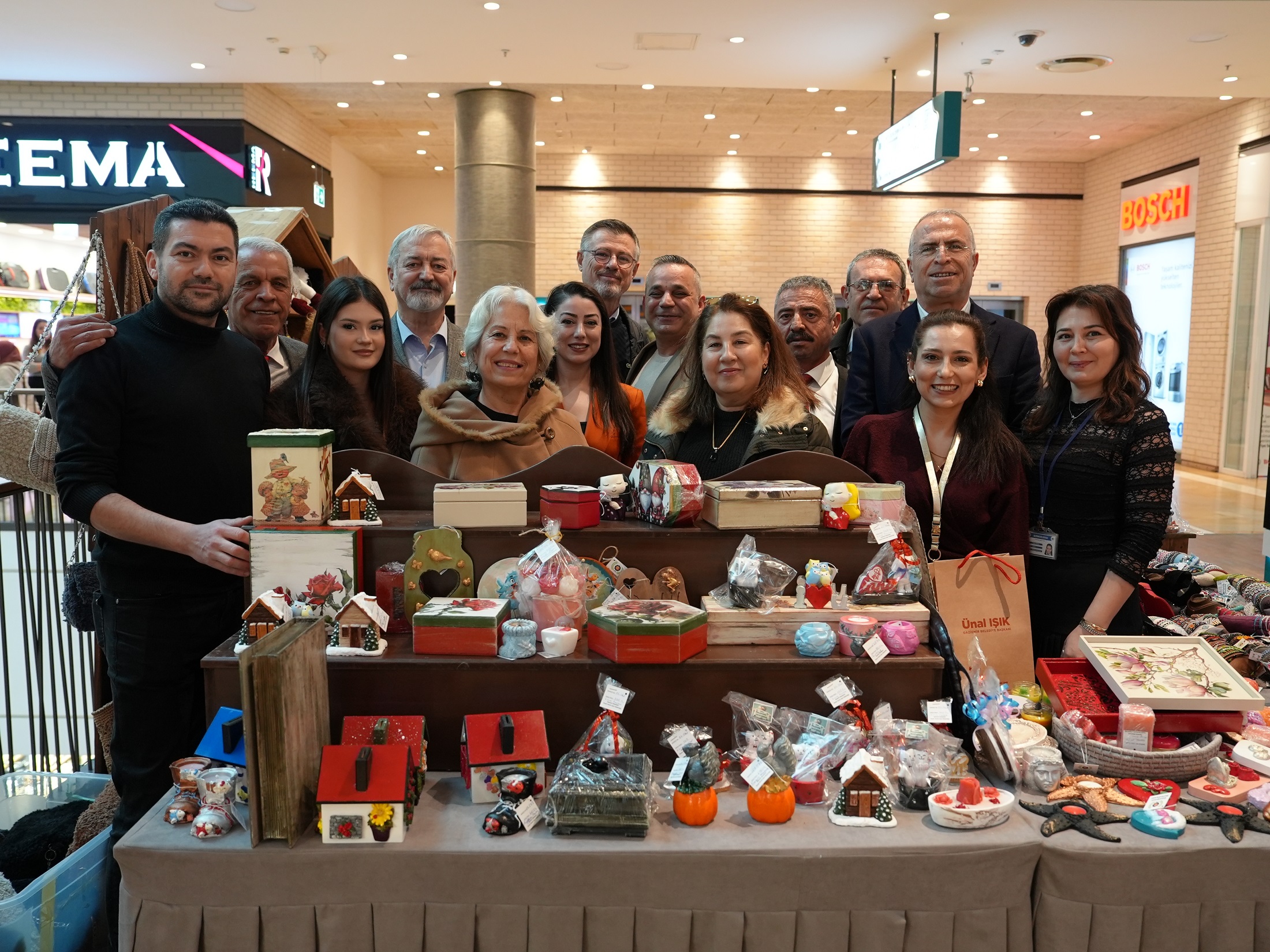 Gaziemirli kadınların el emeği ürünleri Sevgililer Günü Sergisi’nde