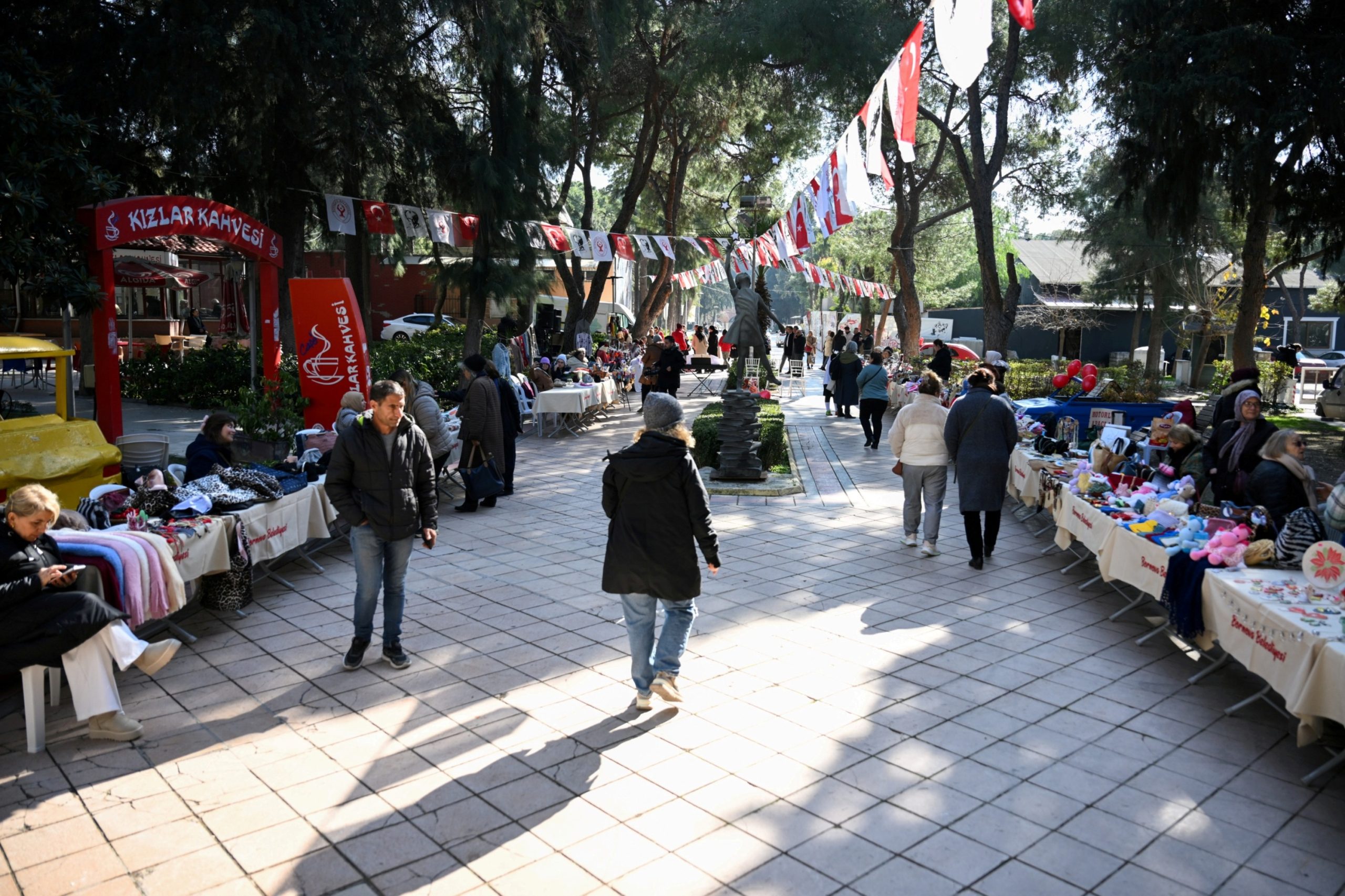 Bornova’da 14 Şubat’a özel “Hediyelik Eşya Günleri” başladı