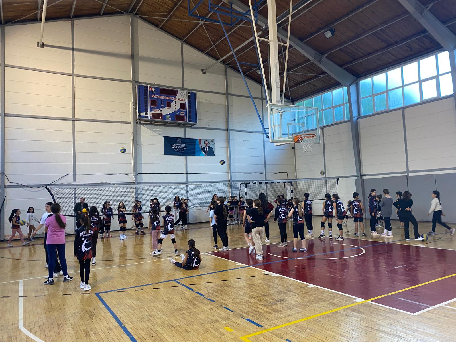 Efes Selçuklu çocuklar kışı sporla geçiriyor