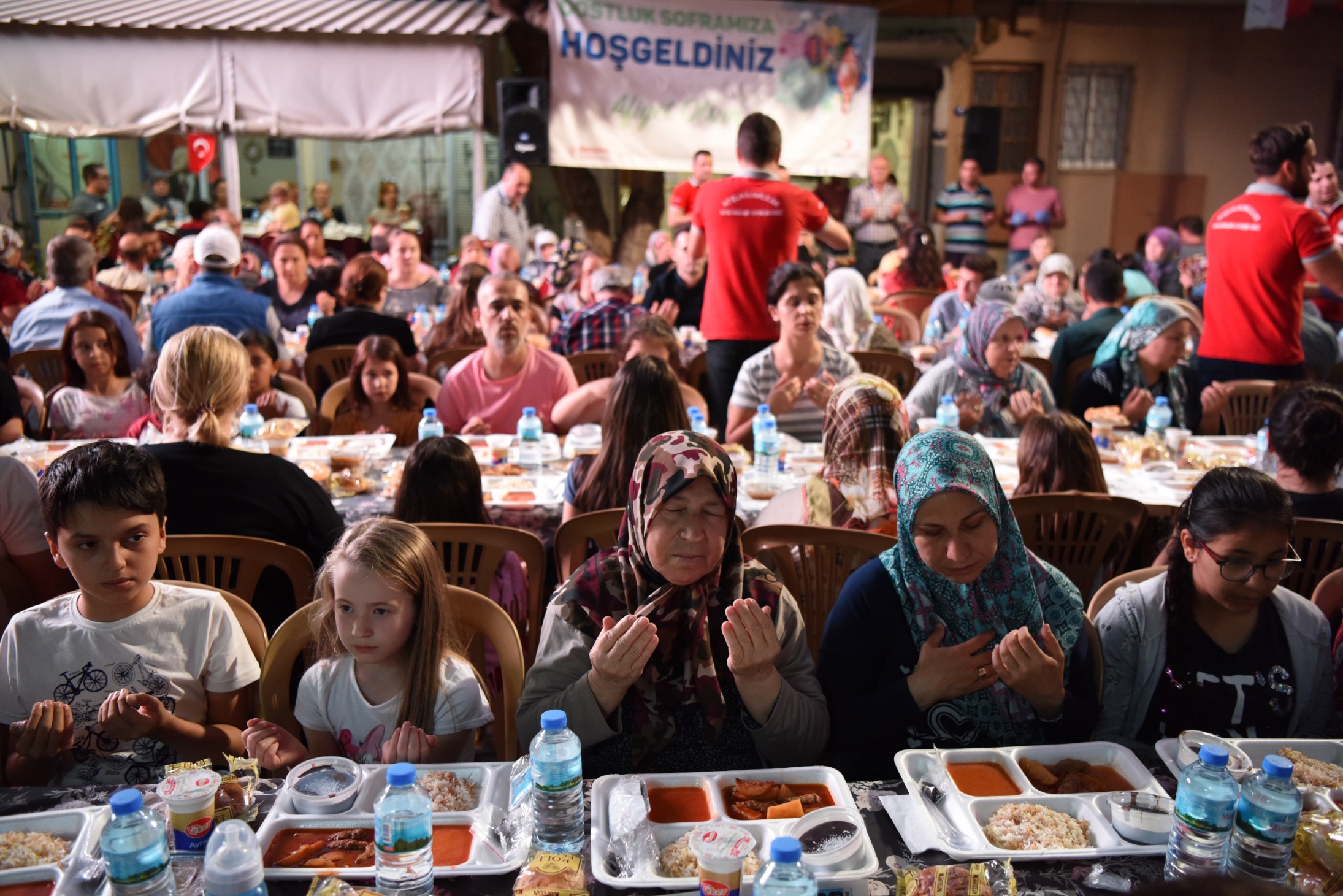 Bornova Belediyesi’nden Ramazan Ayı’nda gönül sofrası