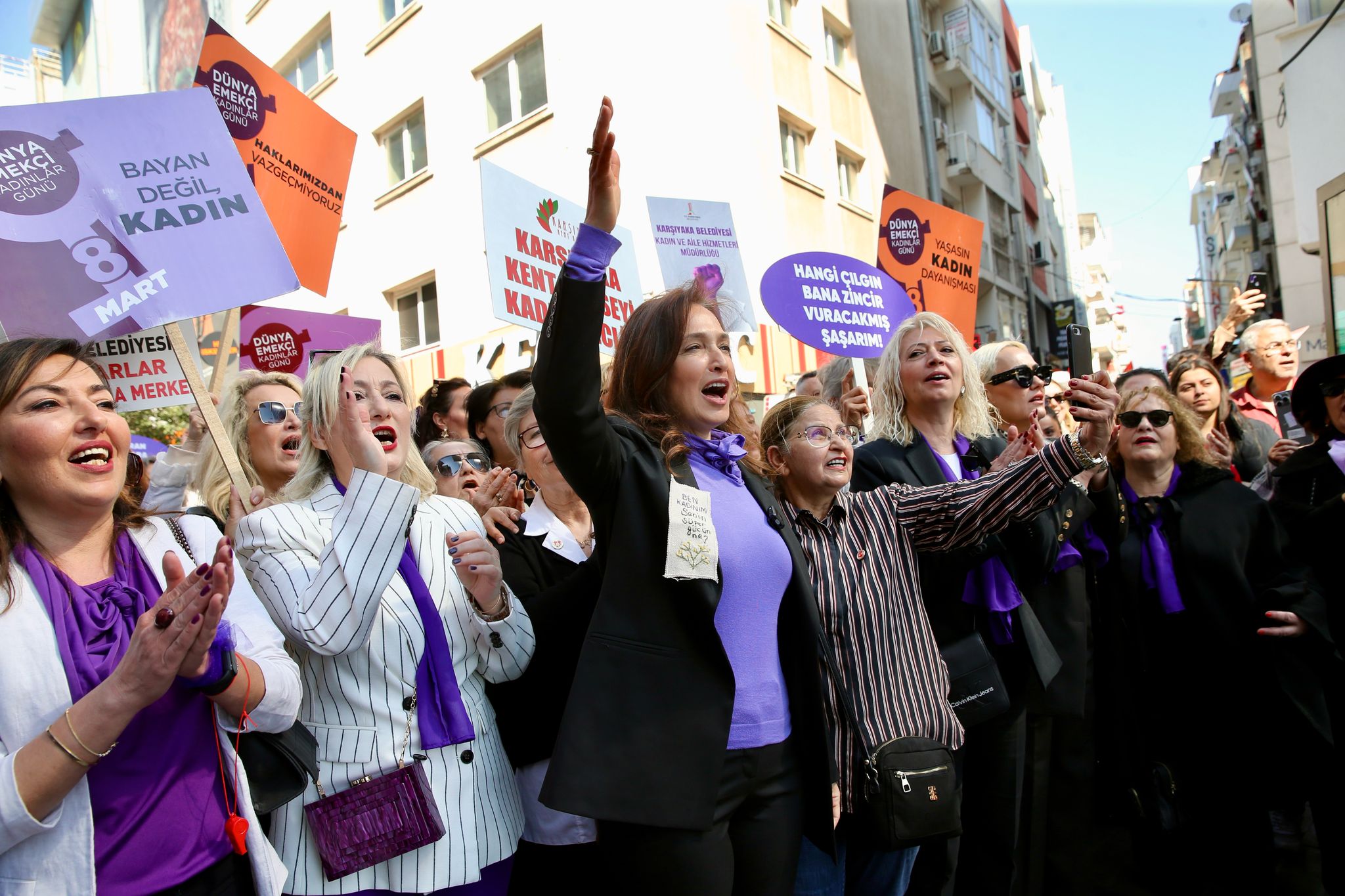 Başkan Ünsal’dan 8 Mart’a özel harmandalı!