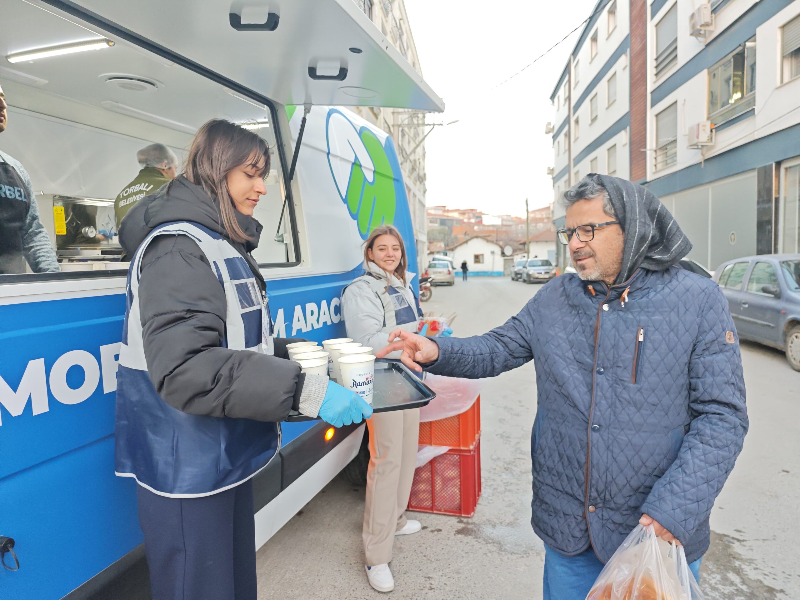 Torbalı Belediyesi’nden İftara Yetişemeyenlere Çorba İkramı