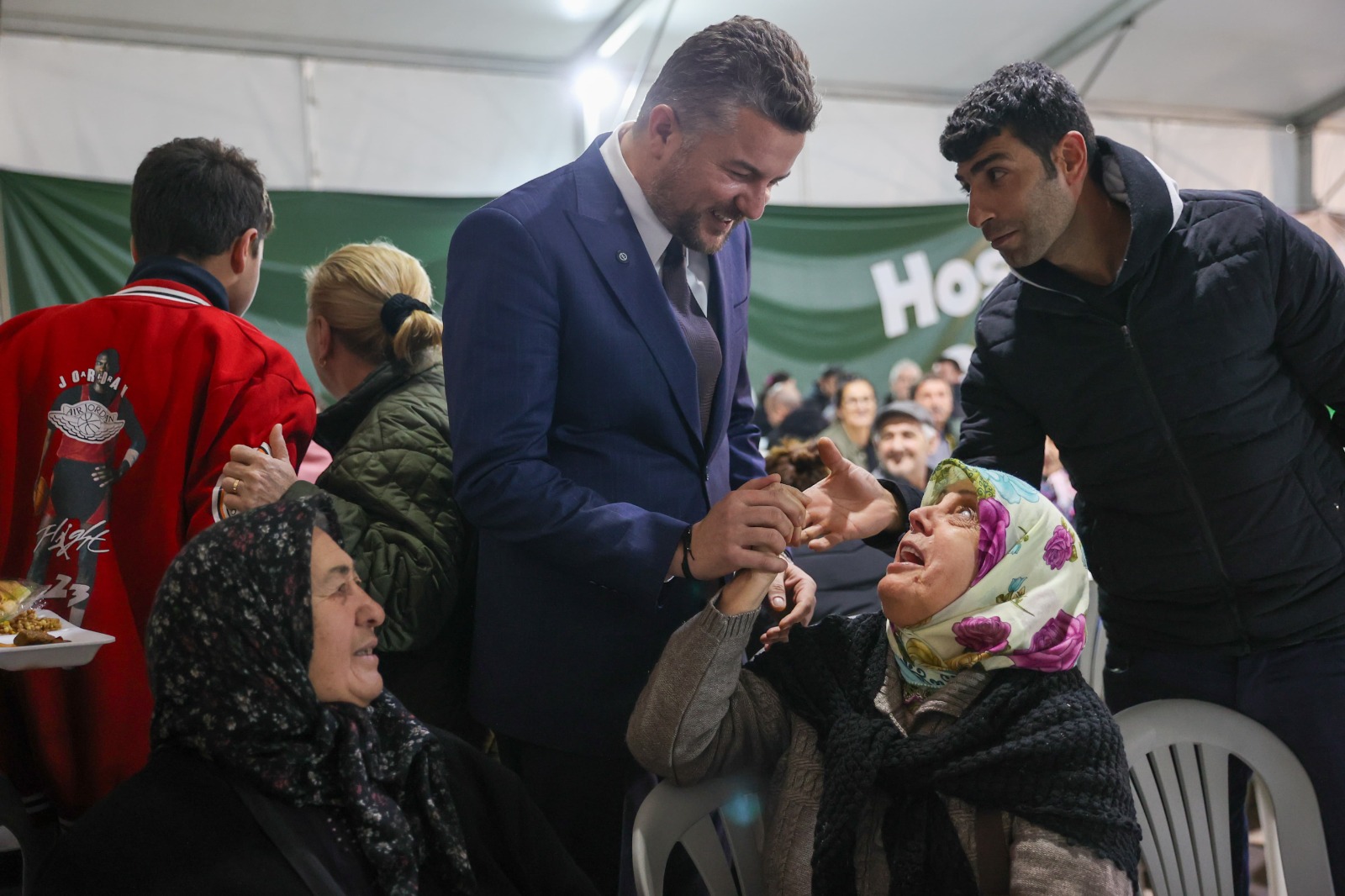 Buca Belediyesi’nin iftar çadırına yoğun ilgi