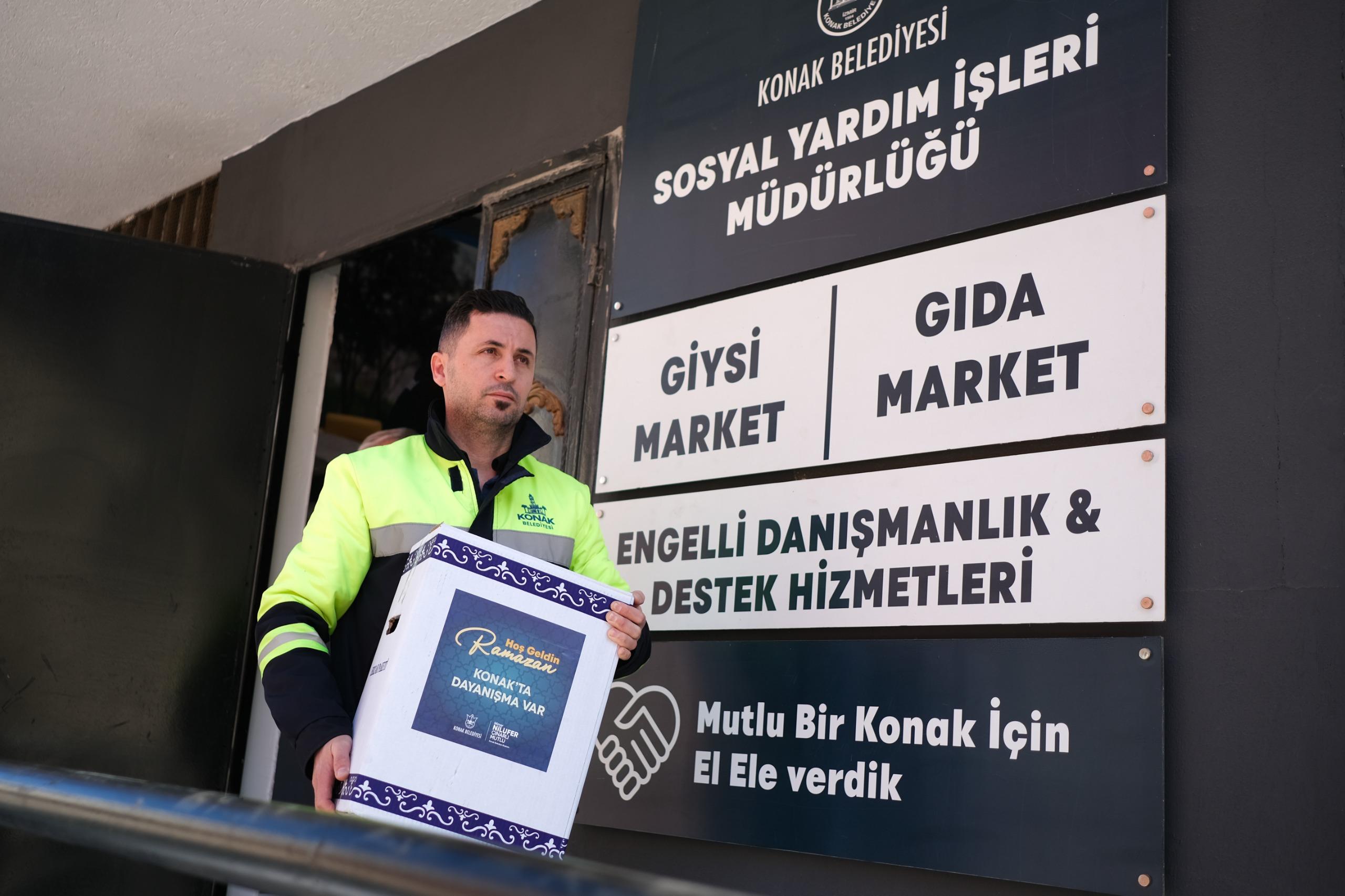 Konak’ta dayanışma kolileri vatandaşlarla buluşuyor