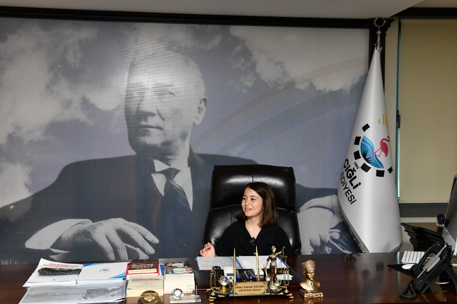 Zeynep Başkan Koltuğa Oturdu, İlk Talimat Eğitim İçin Geldi