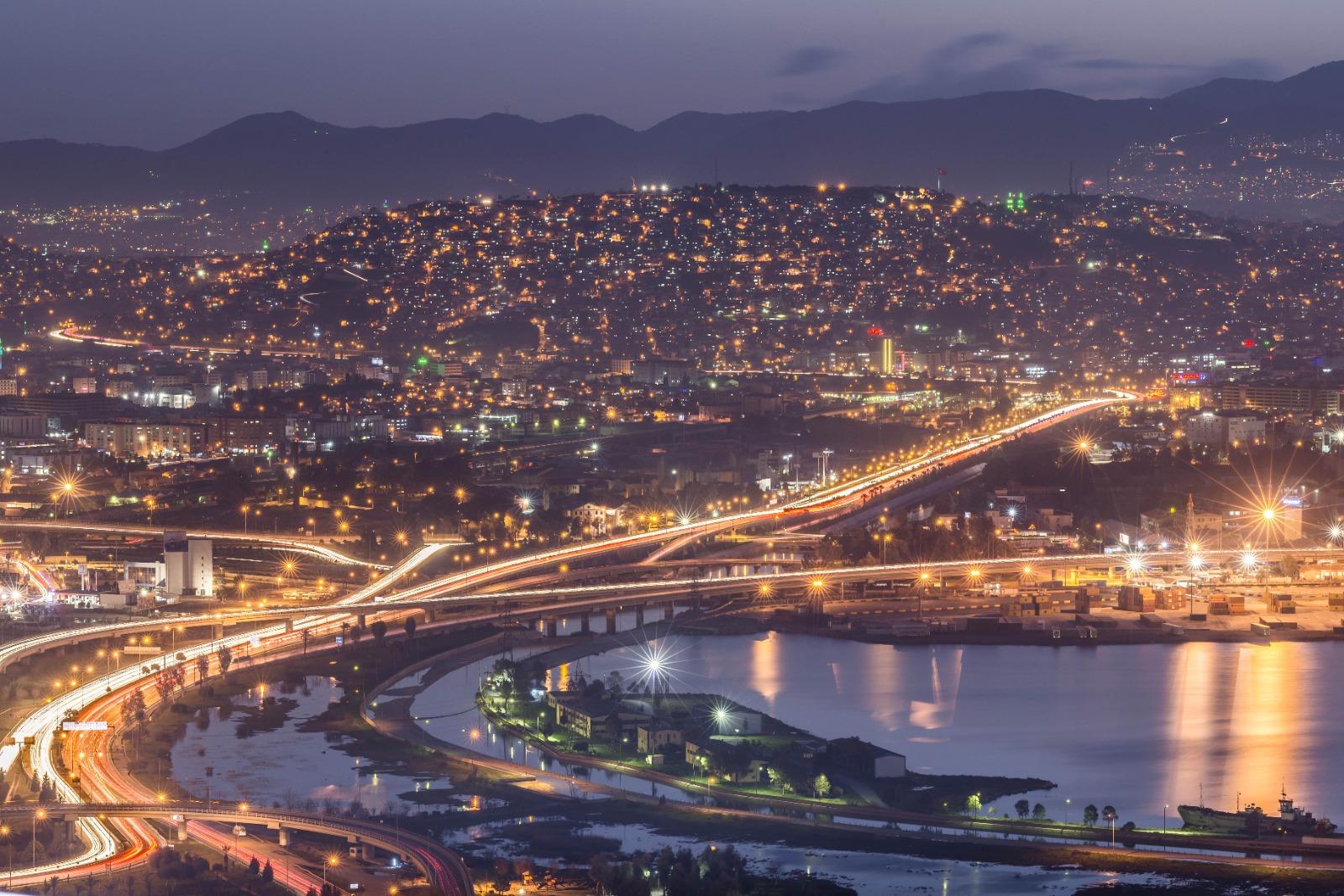 İzmir Büyükşehir Belediyesi'nden akıllı kent yolculuğunda yeni bir sayfa