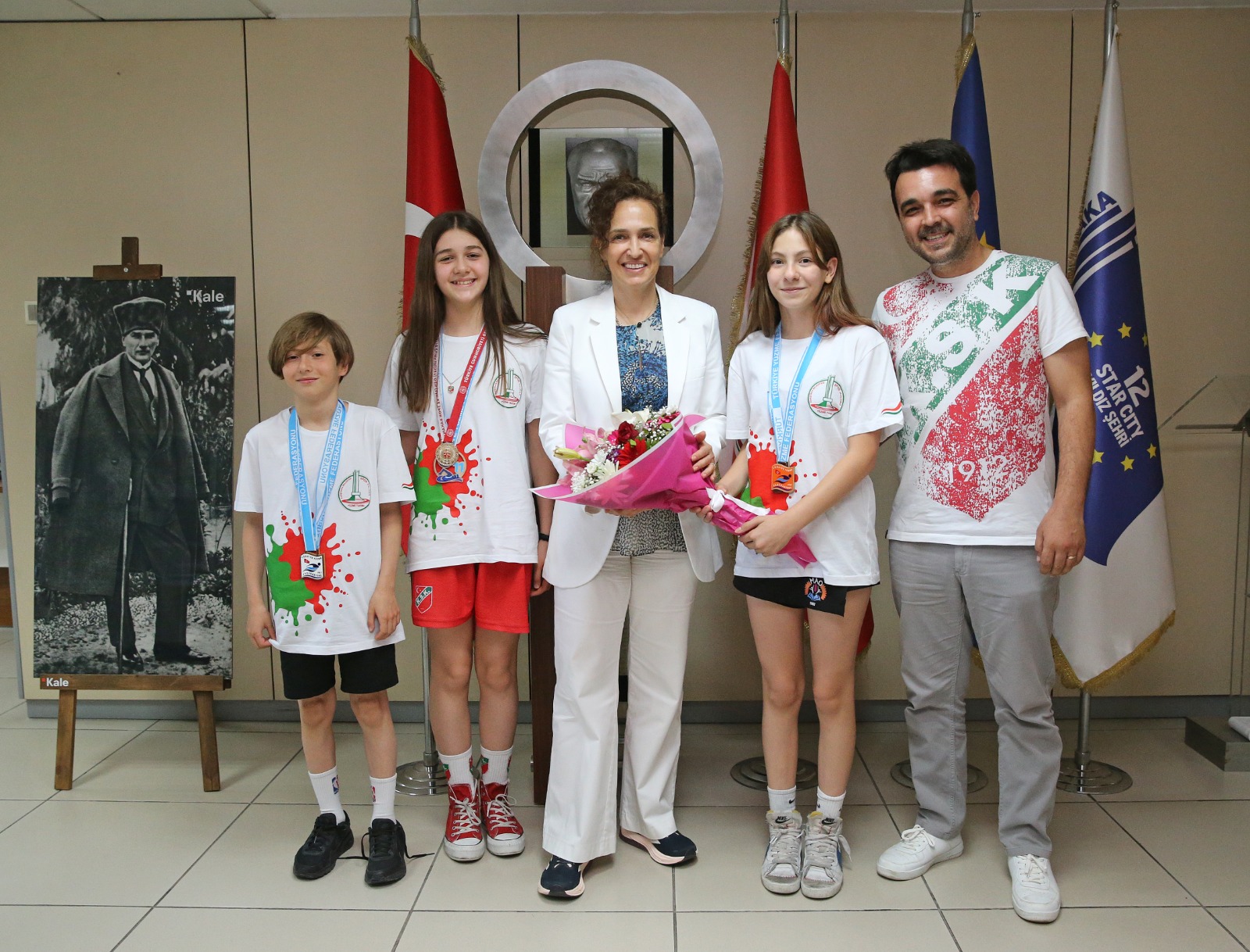 Voleybol ve yüzmede Karşıyaka rüzgarı esti