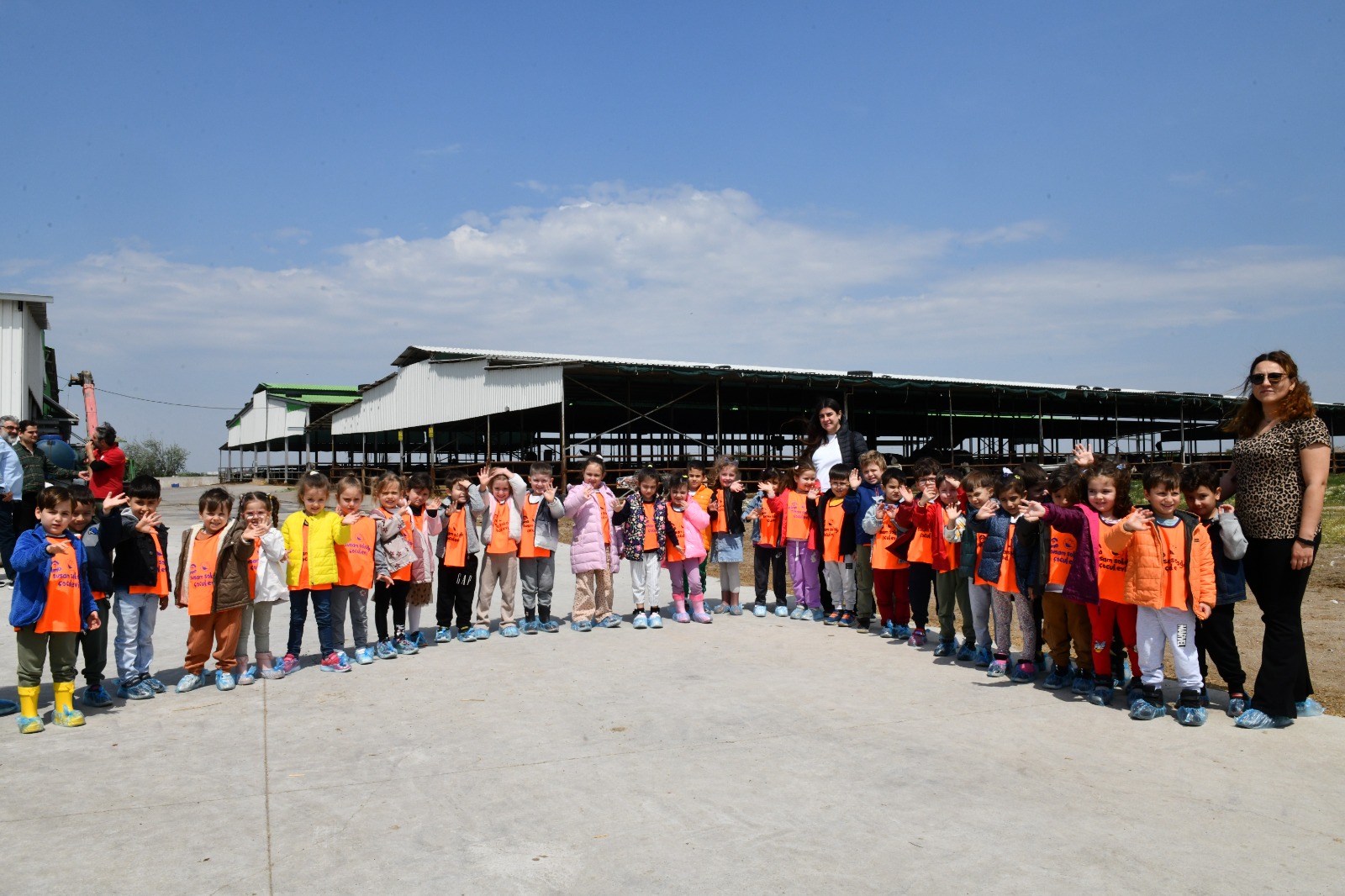 Çiğli Belediyesi’nden çocuklara doğa ve hayvanlarla iç içe unutulmaz bir gün