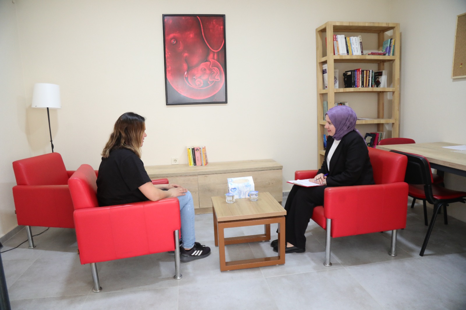 Bayraklı’da kadınlar danışma merkezi atölyelerinde buluşuyor