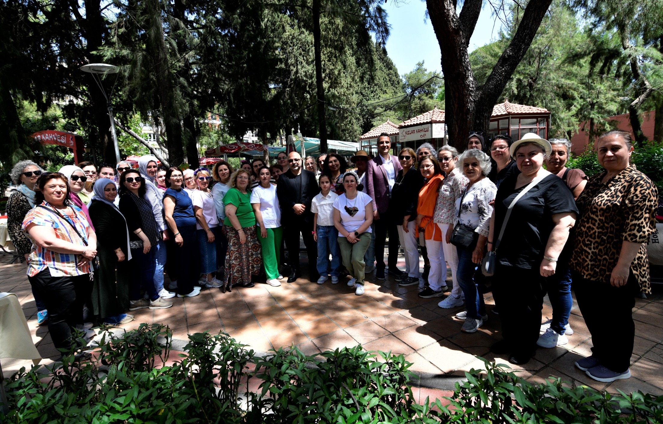 Bornovalı kadınların El Sanatları Sergisi Büyükpark’ta açıldı