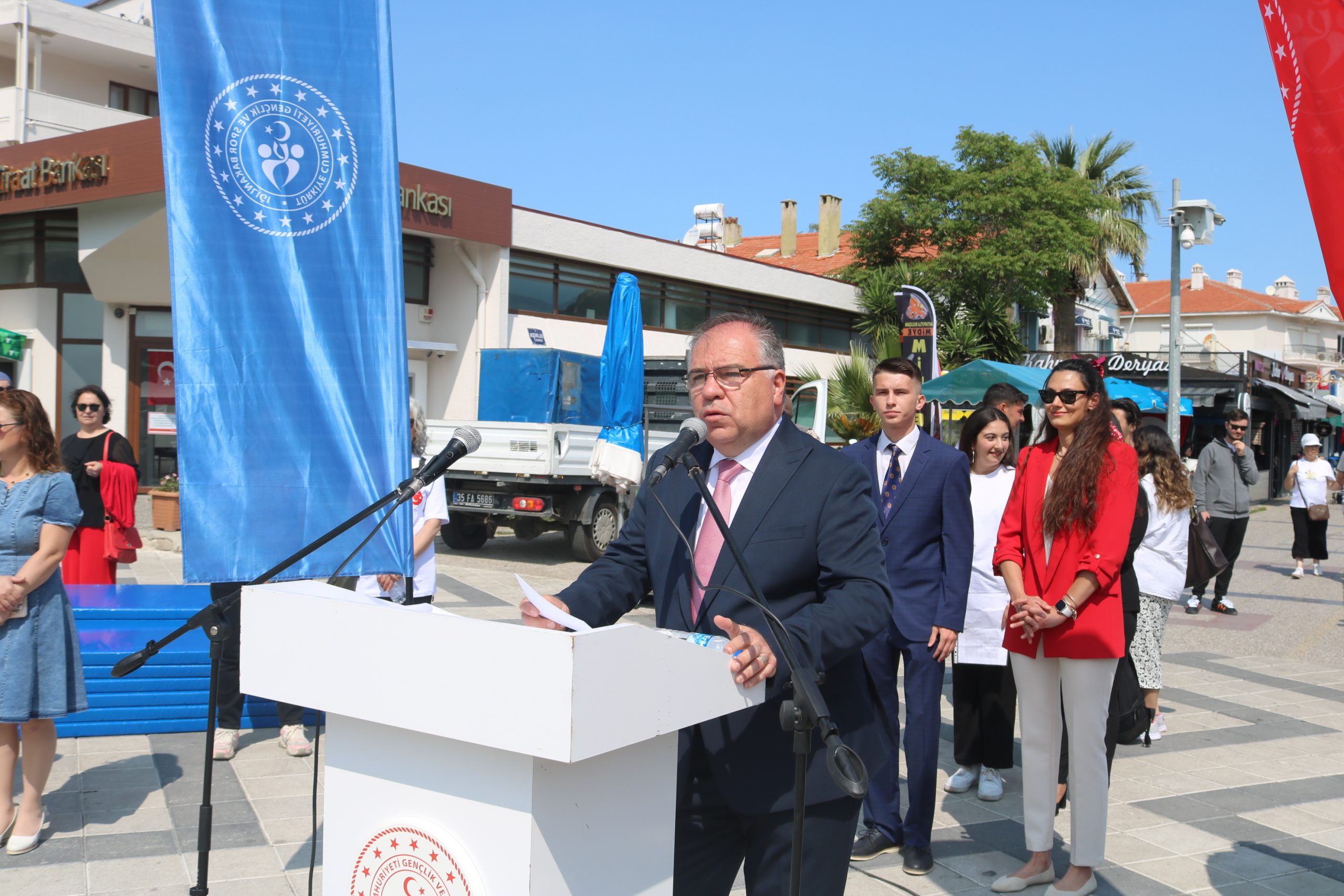 FOÇADA 19 MAYIS COŞKUYLA KUTLANDI