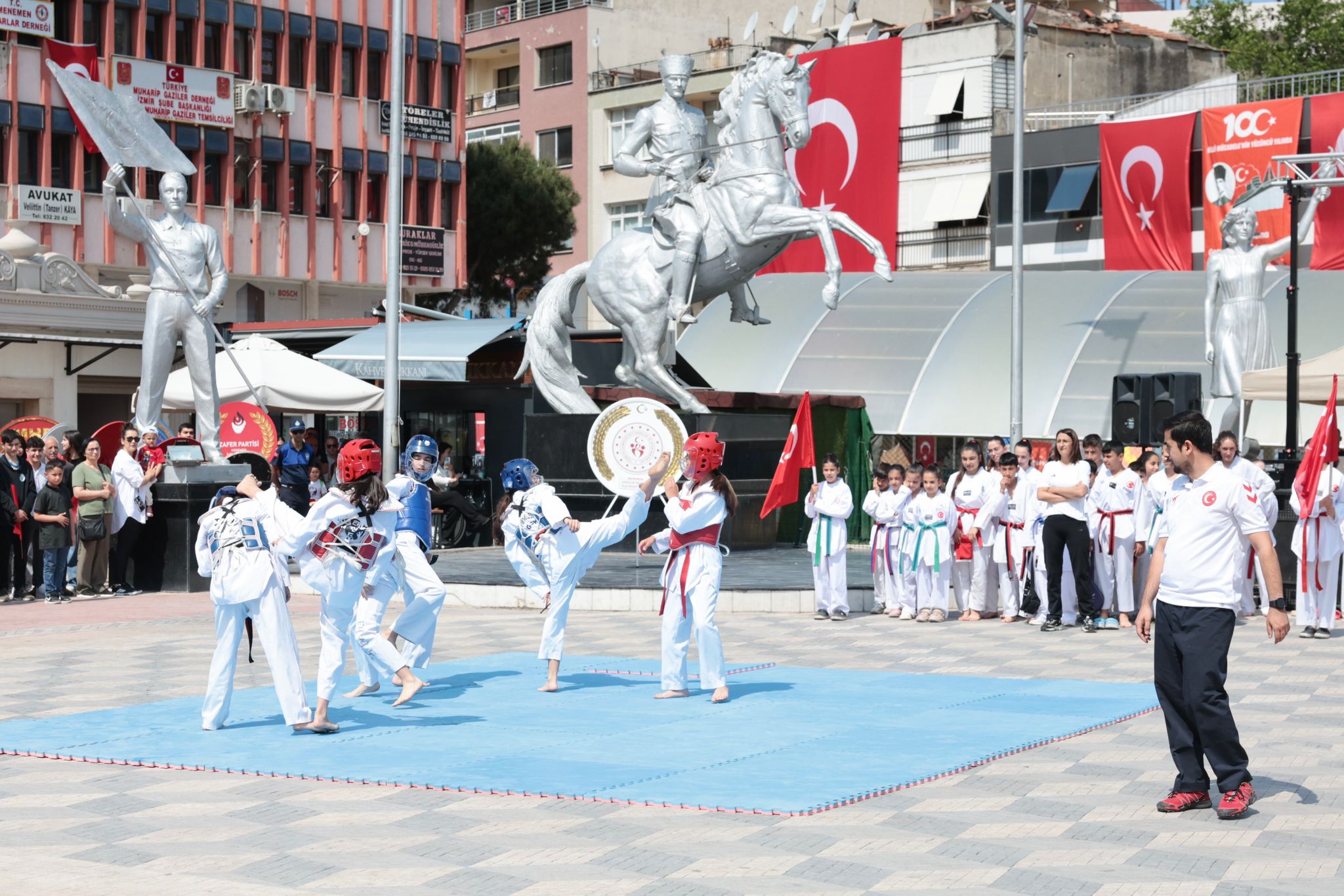 Menemen'de 19 Mayıs coşkusu yaşandı