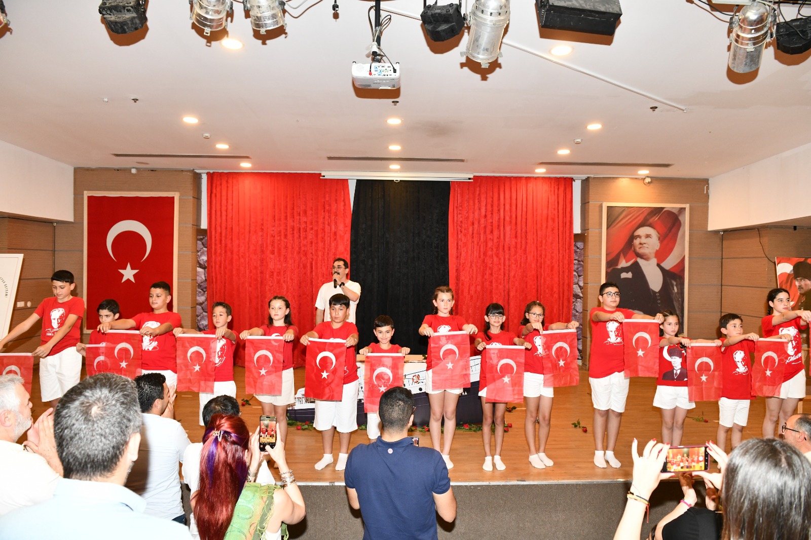 “Aynı Gemideyiz” Oratoryosu Çiğli’de büyük ilgi gördü