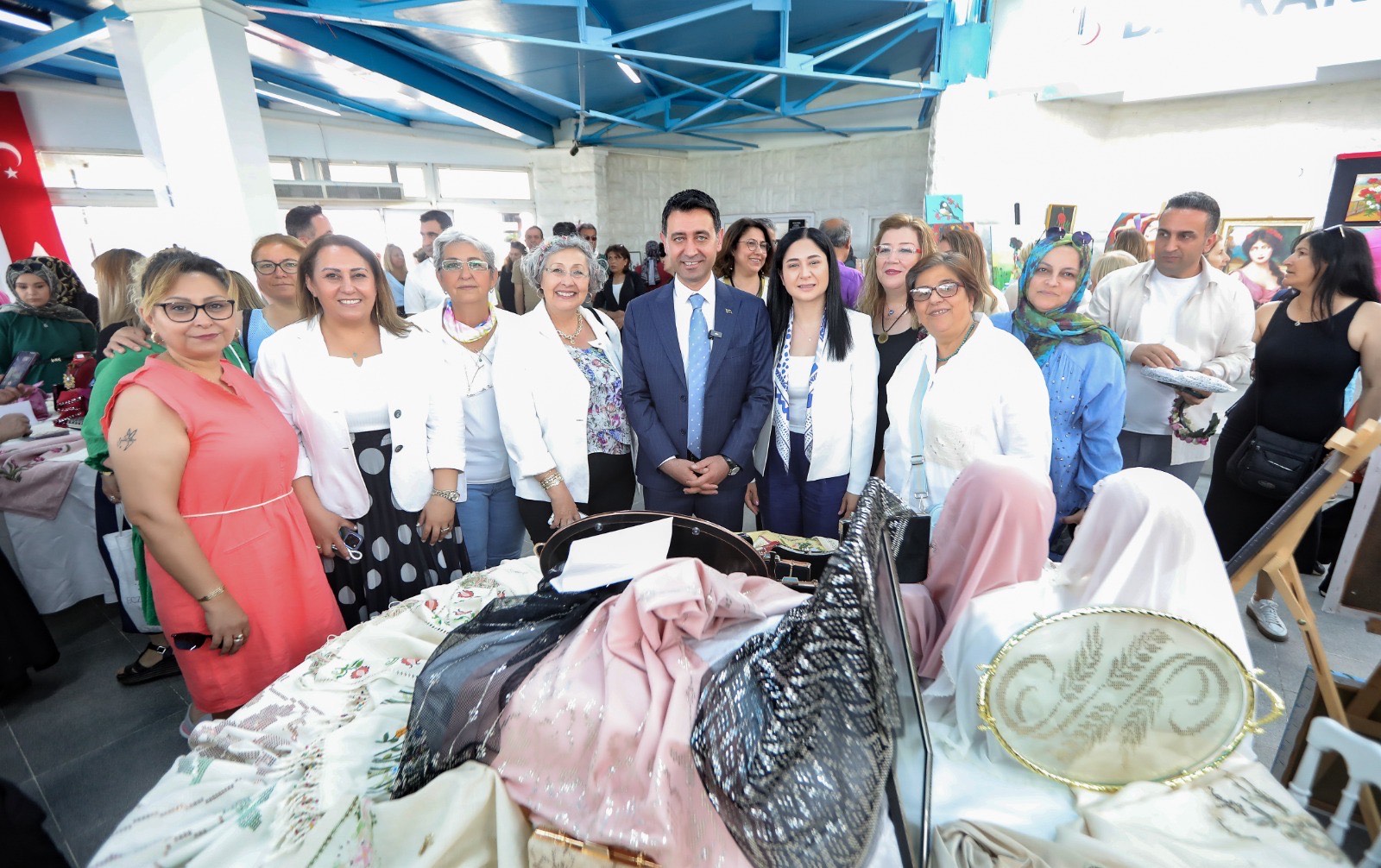Bayraklı’da üreten kadınlar el sanatlarını sergiledi