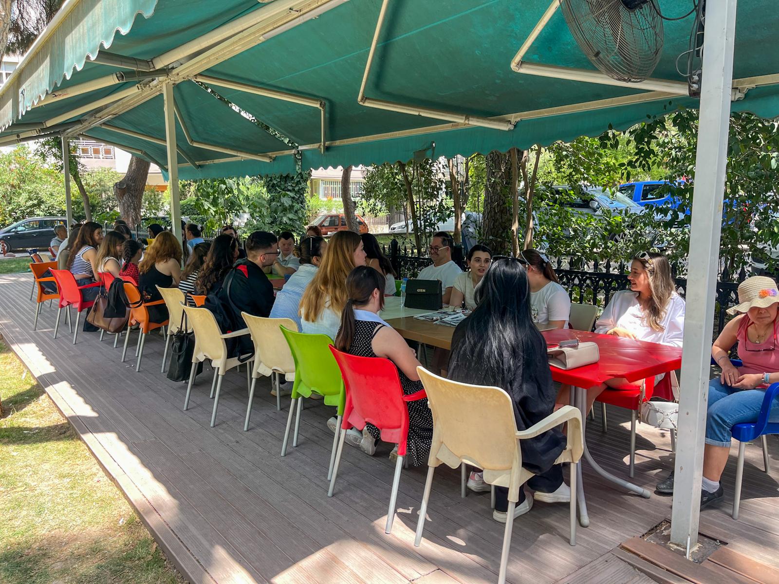 Bornova’da bağlar sevgiyle örüldü