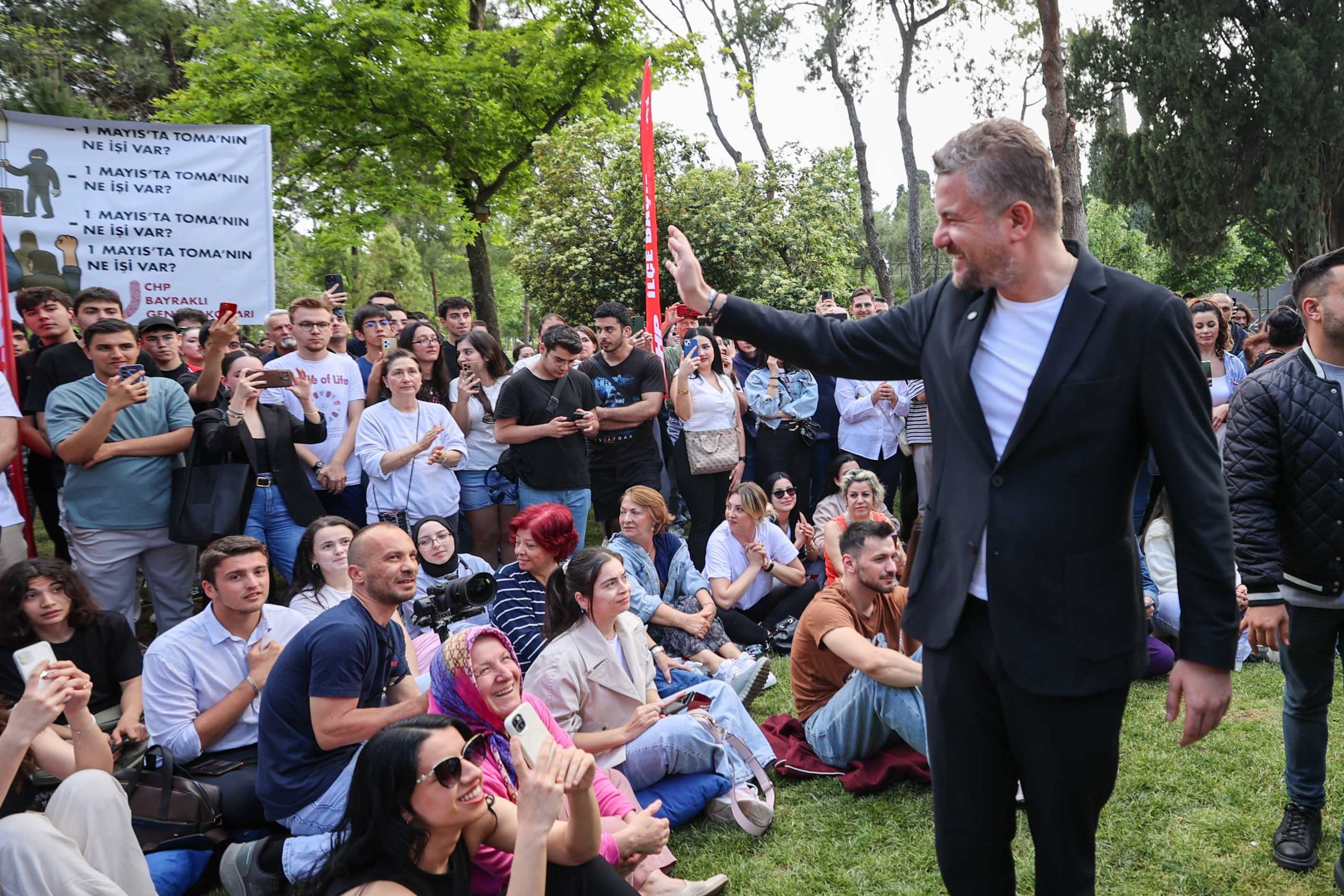 CHP’li Milletvekili Mahmut Tanal Buca’da üniversitelilerle buluştu