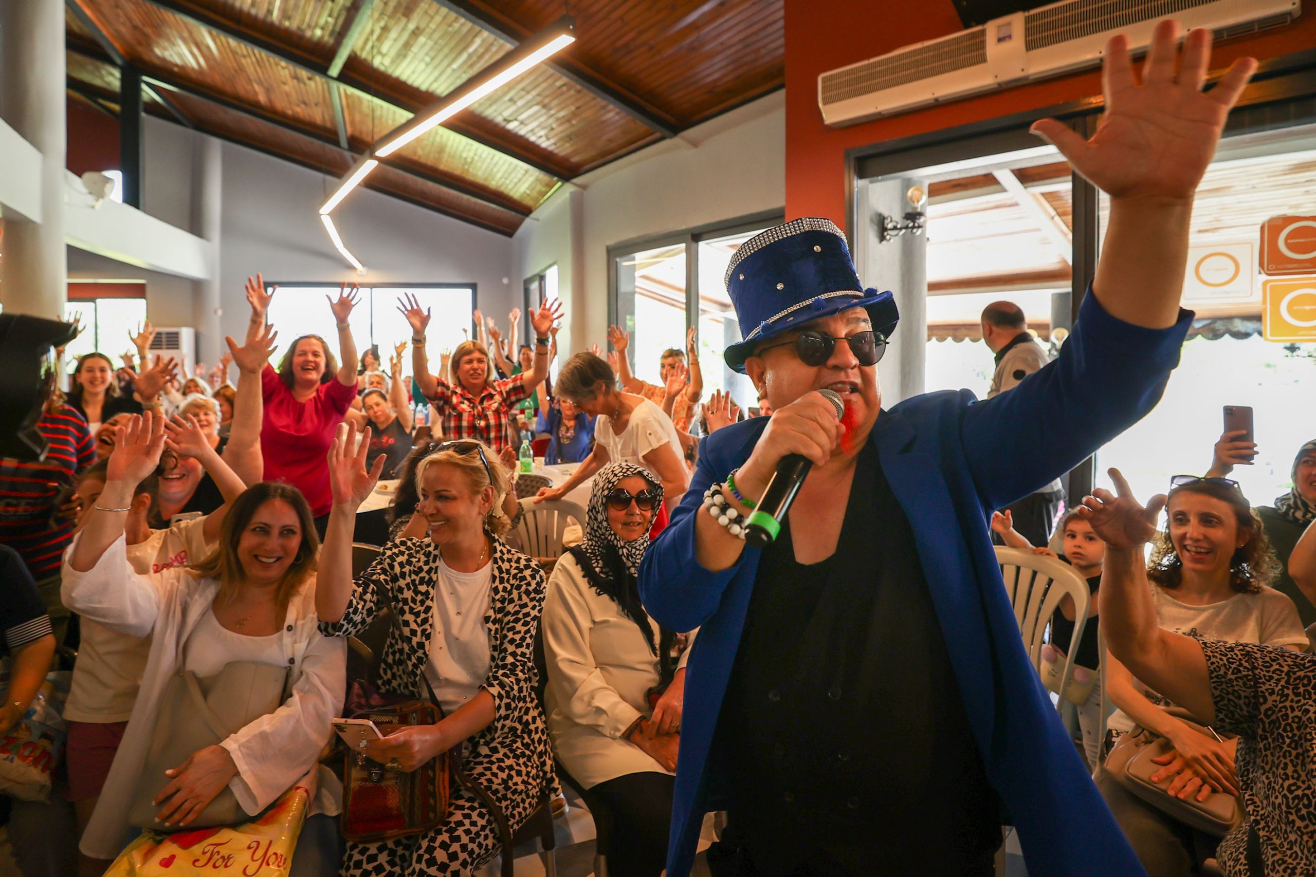 Buca’da Anneler Günü coşkusu Buca’da Anneler Günü coşkusu