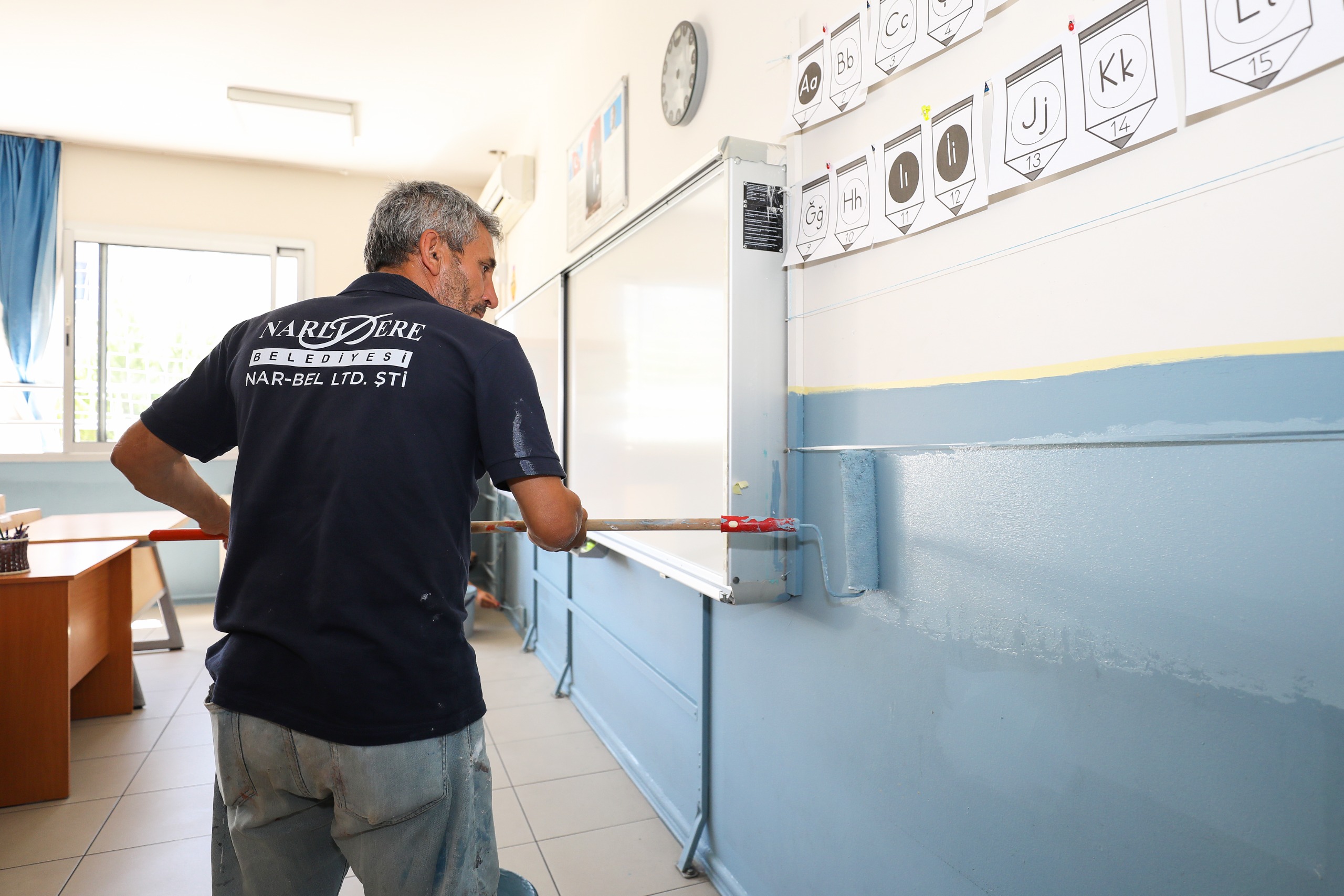 NARLIDERE BELEDİYESİ’NDEN OKULLARA BAKIM ONARIM DESTEĞİ