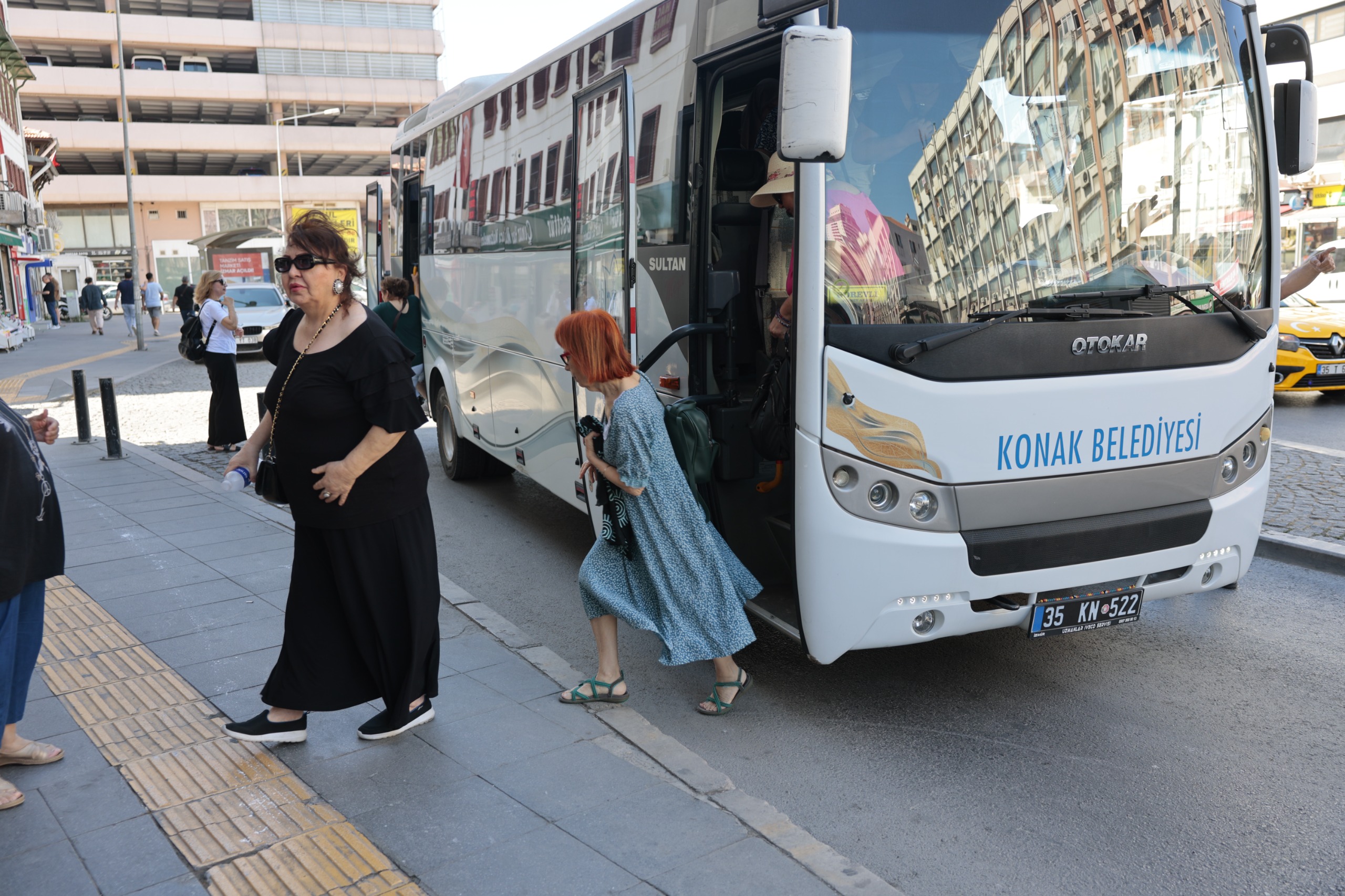 65 yaş üstü Konaklı kadınlara ücretsiz kuaför hizmeti