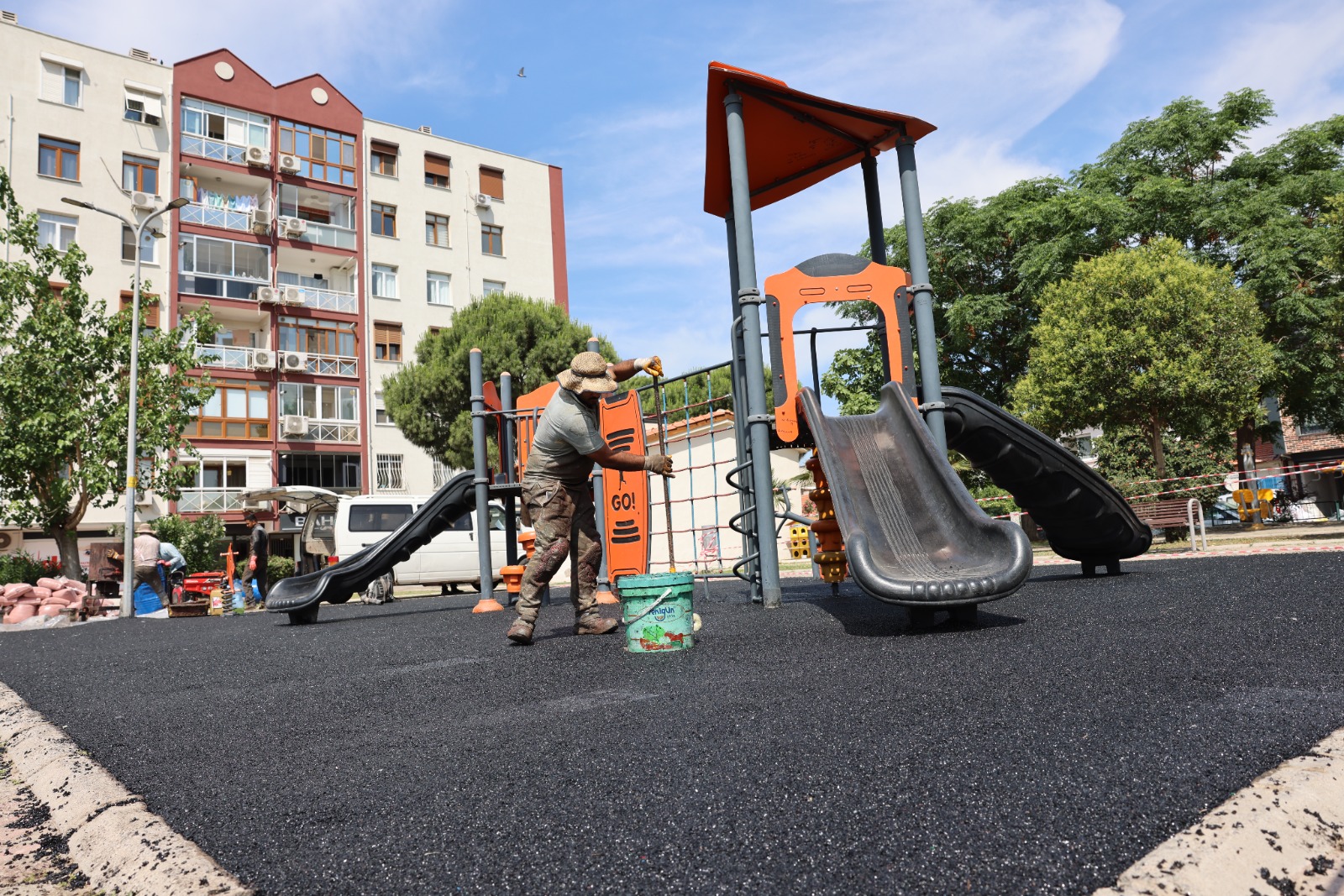 Bayraklı’ya 7 yeni park