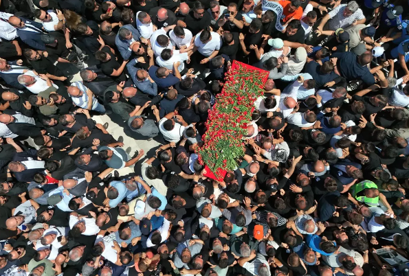 MANİSA'DA ON BİNLER FERDİ ZEYREK'İ UĞURLADI