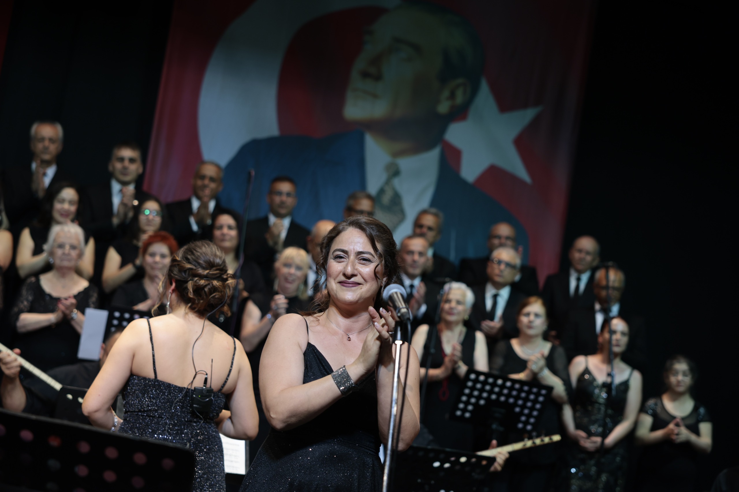 Konak’ta türkü şöleni Konak’ta türkü şöleni