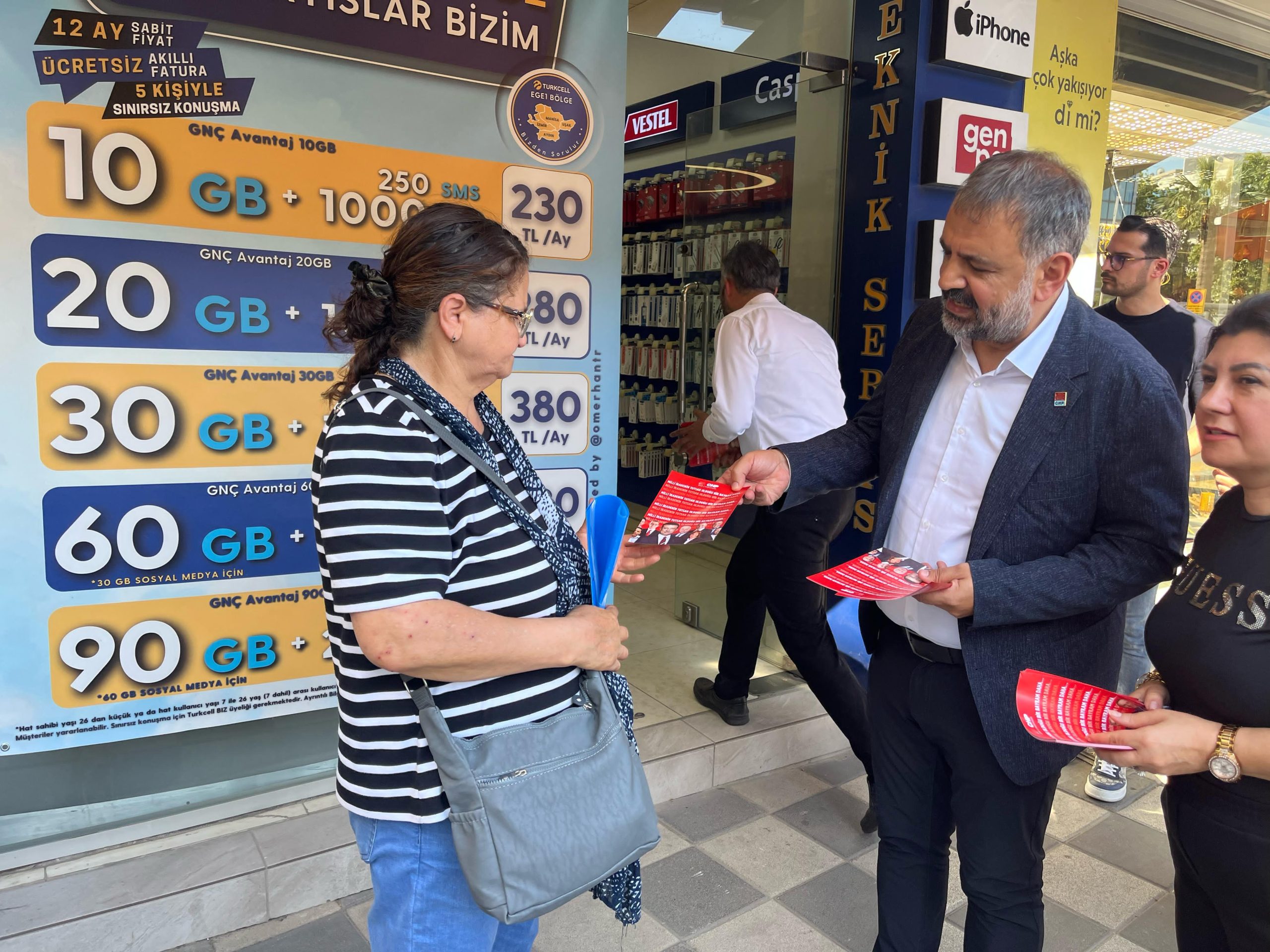 CHP İZMİR HEMŞEHRİLERİ İLE SOKAKTA BAYRAMLAŞIYOR