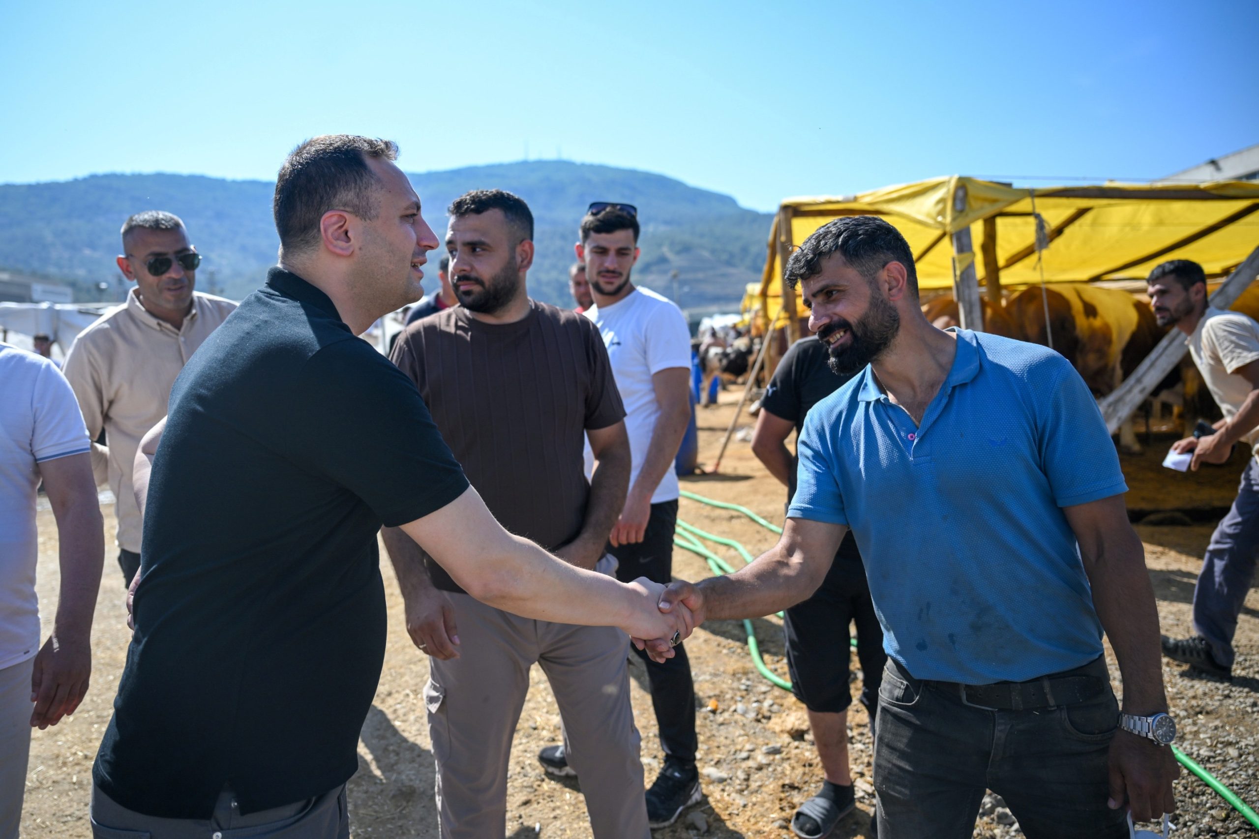 Başkan Eşki, Işıkkent Kurban Pazarı’nda incelemelerde bulundu