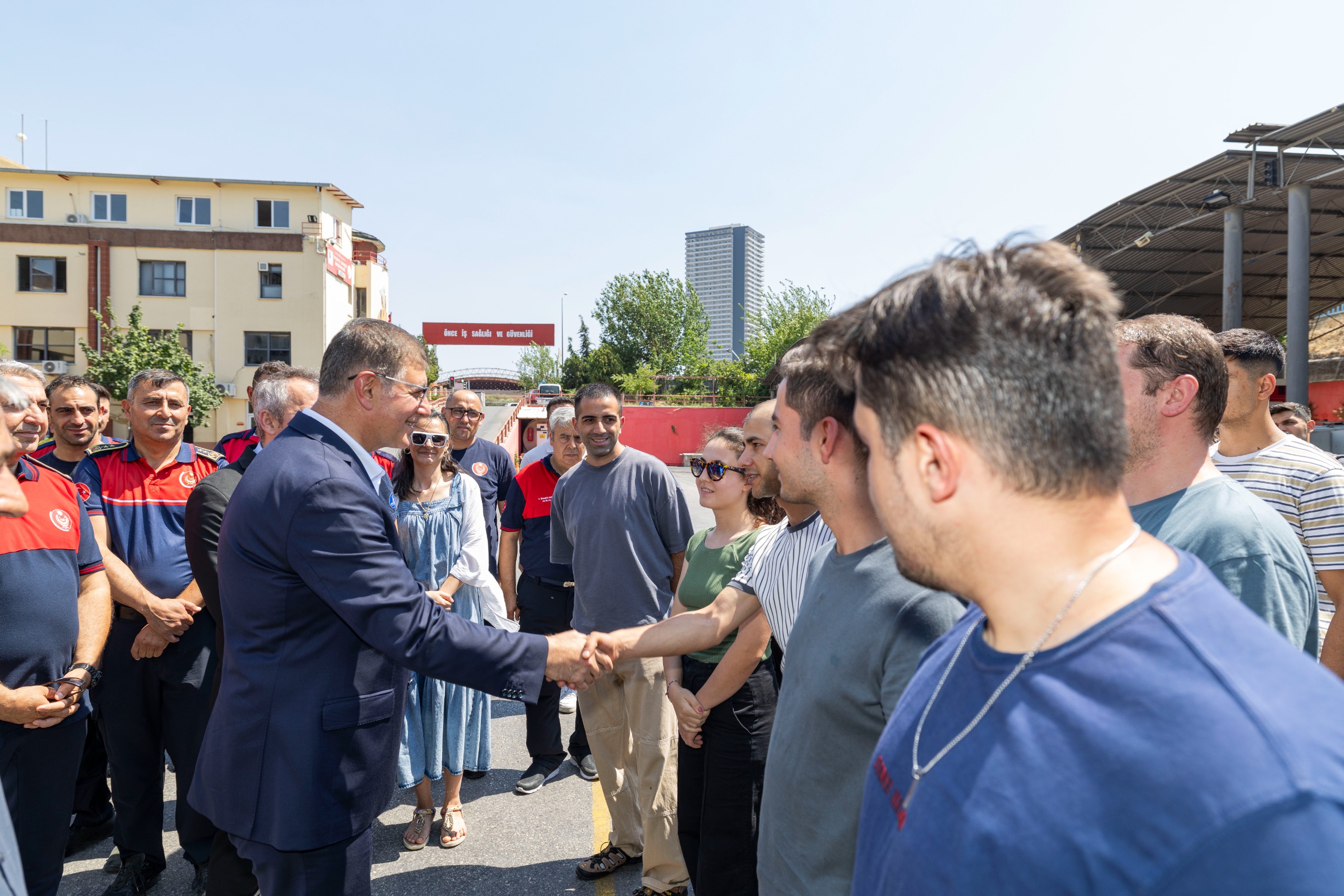 Başkan Tugay’dan ateş savaşçılarına teşekkür ziyareti