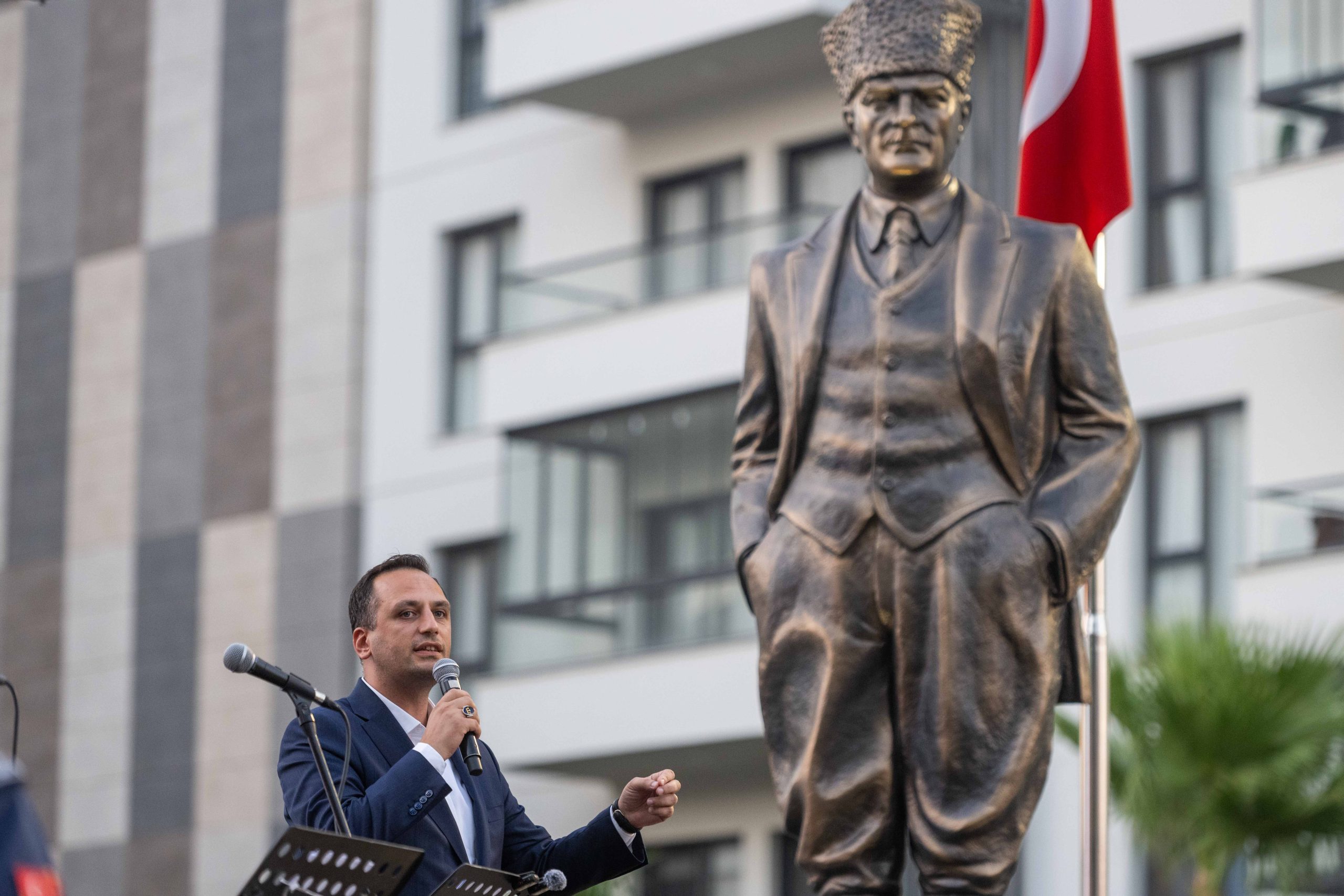 Abide-i Hürriyet Bornova’da yaşıyor