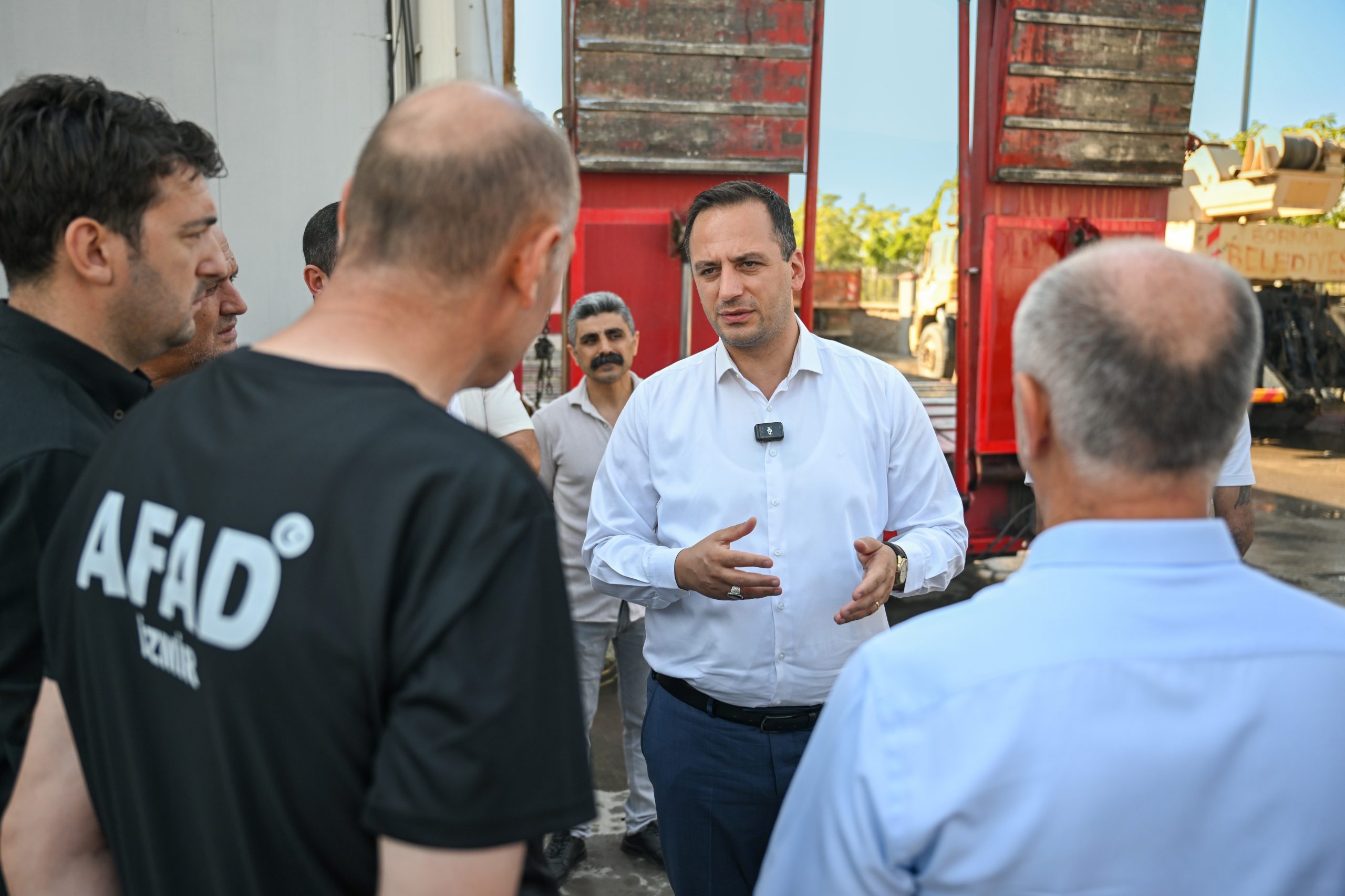 Bornova Belediyesi’nin yangınla mücadelesi büyük takdir topladı