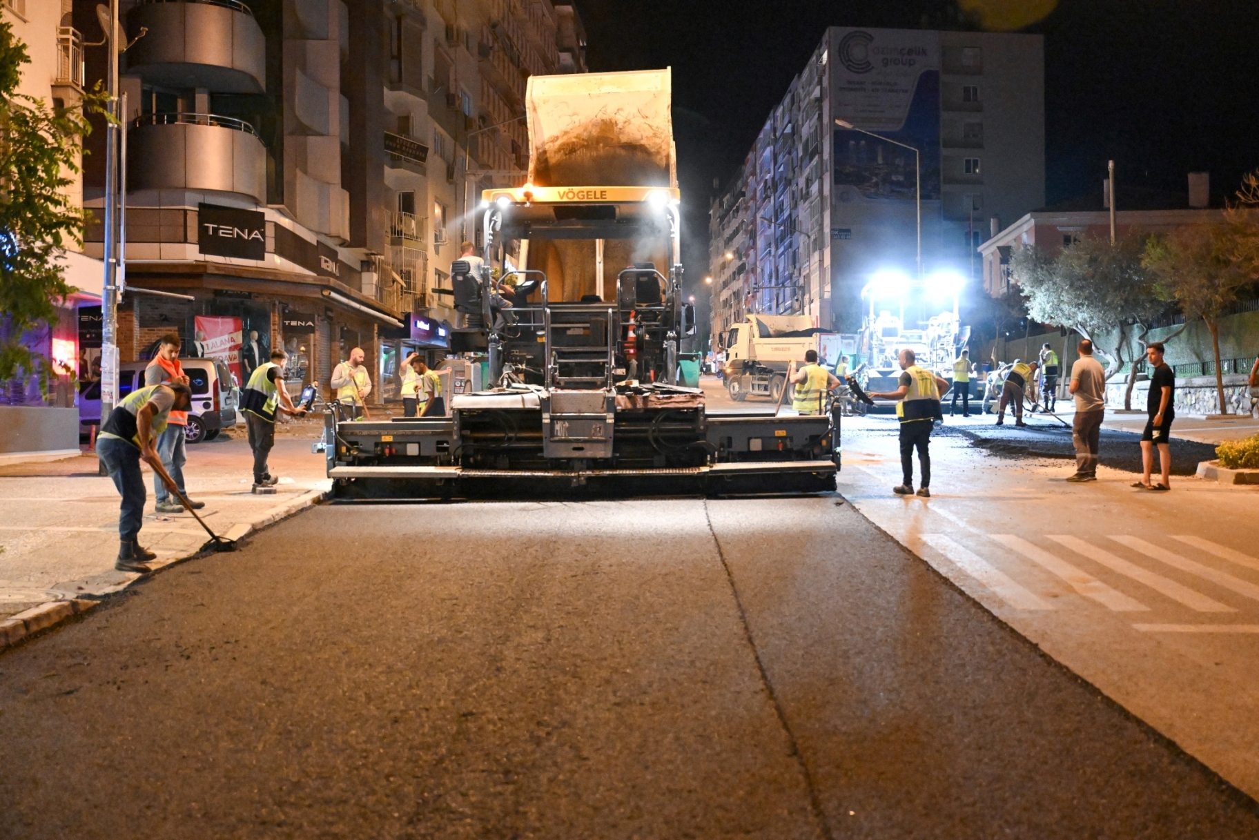 Mustafa Kemal Caddesi’nde gece mesaisi