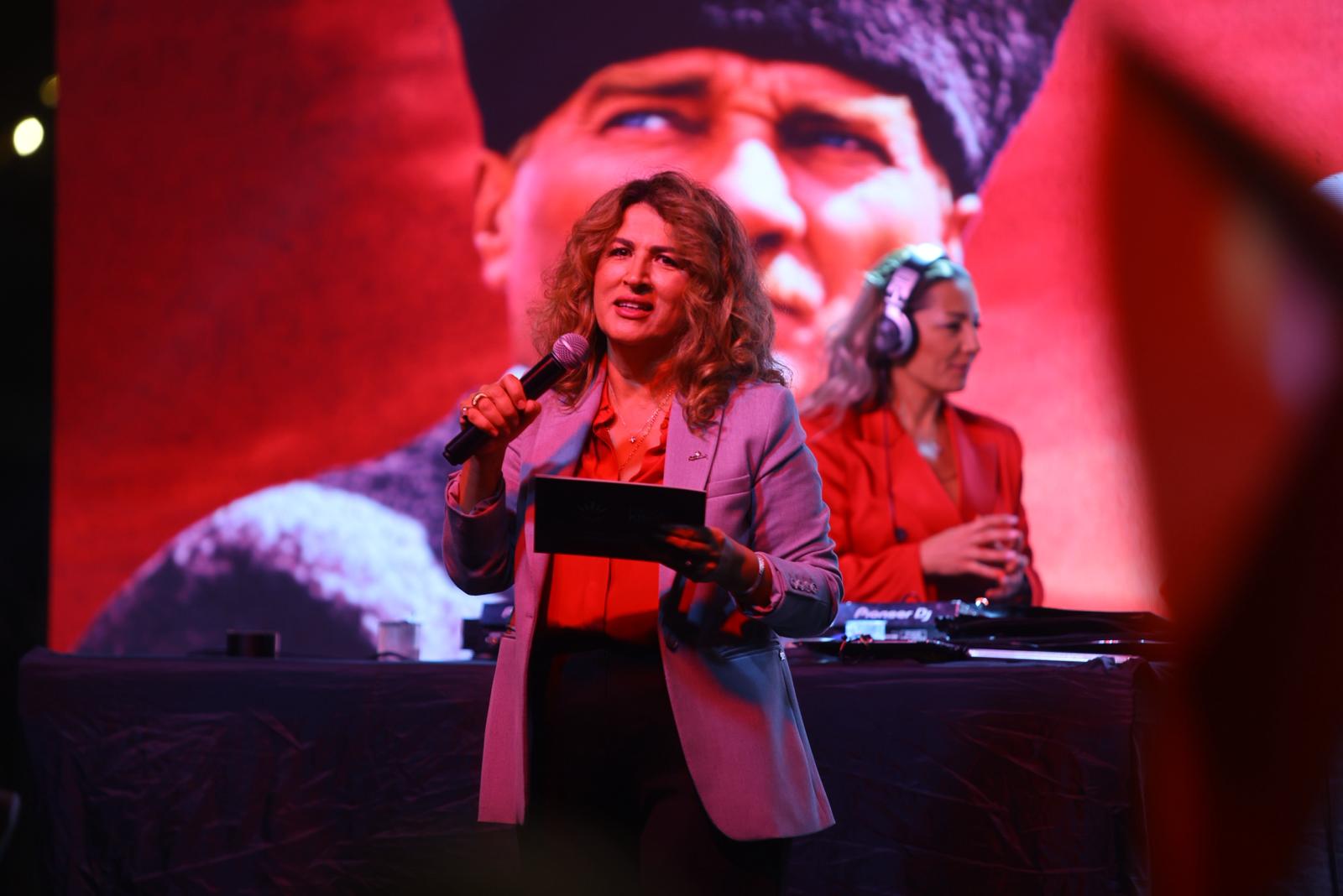 Karabağlar ’da Coşkulu Cumhuriyet Korteji Karabağlar ’da Coşkulu Cumhuriyet Korteji