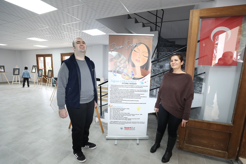 MENDERES’TE OTİZMLİ TUĞCAN’DAN RESİM SERGİSİ