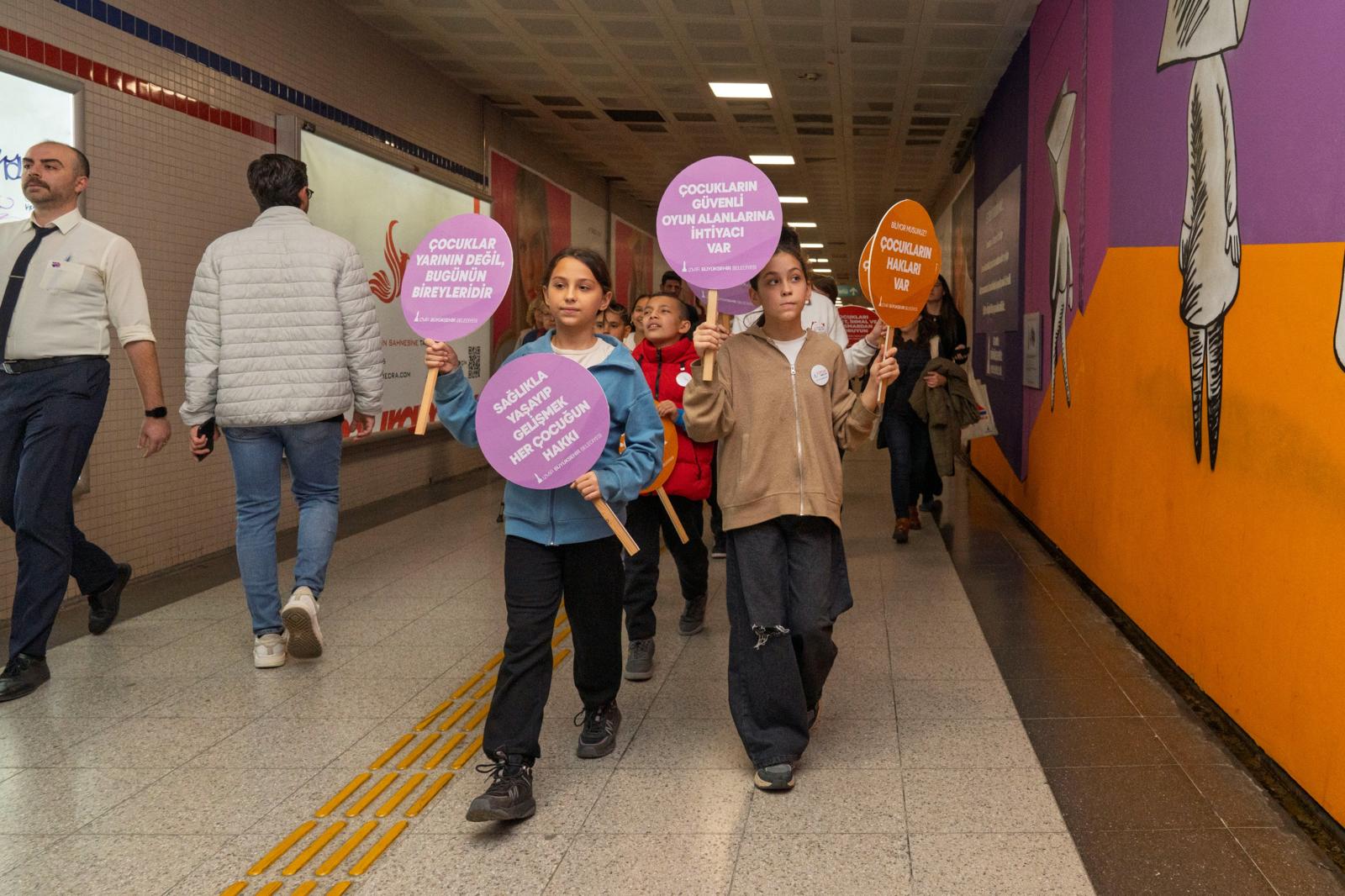 İZMİR’DE ÇOCUKLARIN SESİ VAR