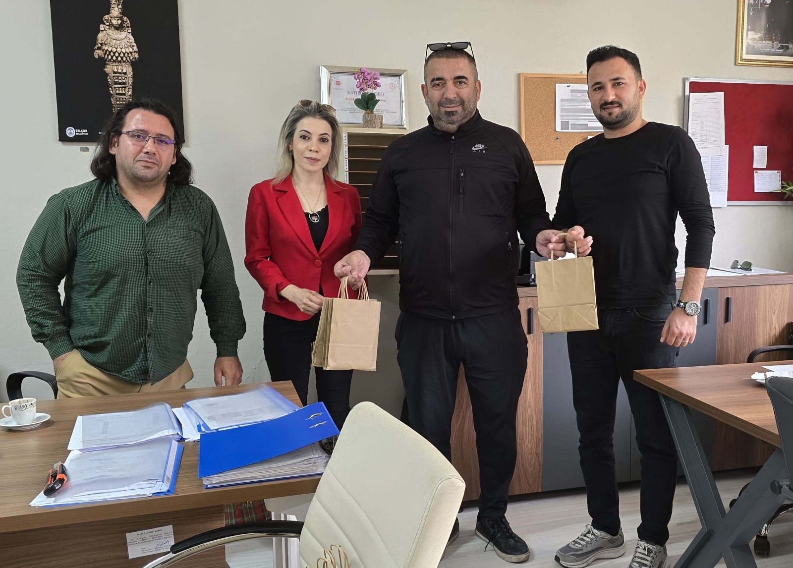 EFES SELÇUK’TAN ÖĞRETMENLERE 24 KASIM HEDİYESİ