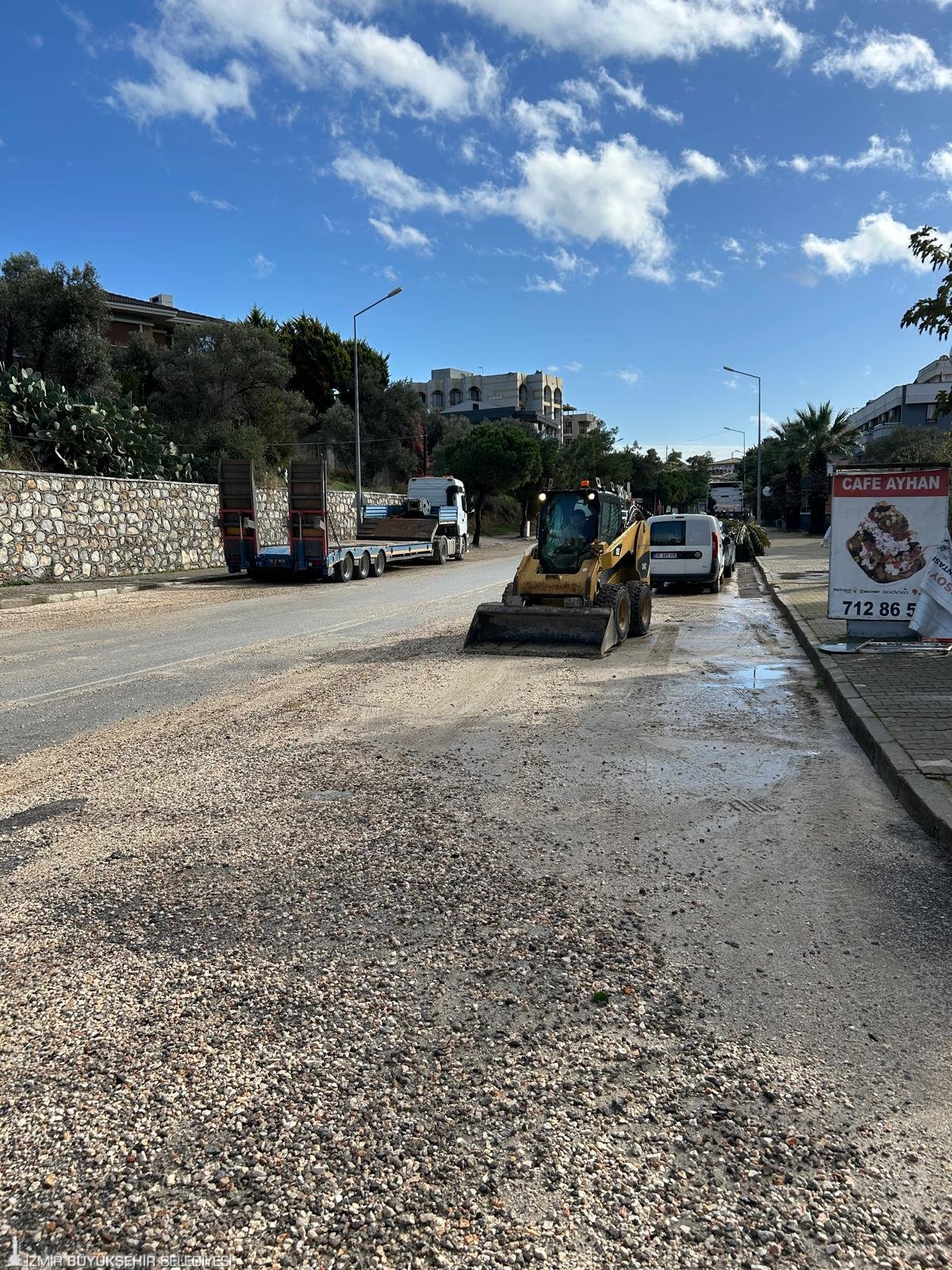 KARABURUN’DA ŞİDDETLİ YAĞIŞA İZSU’DAN HIZLI MÜDAHALE