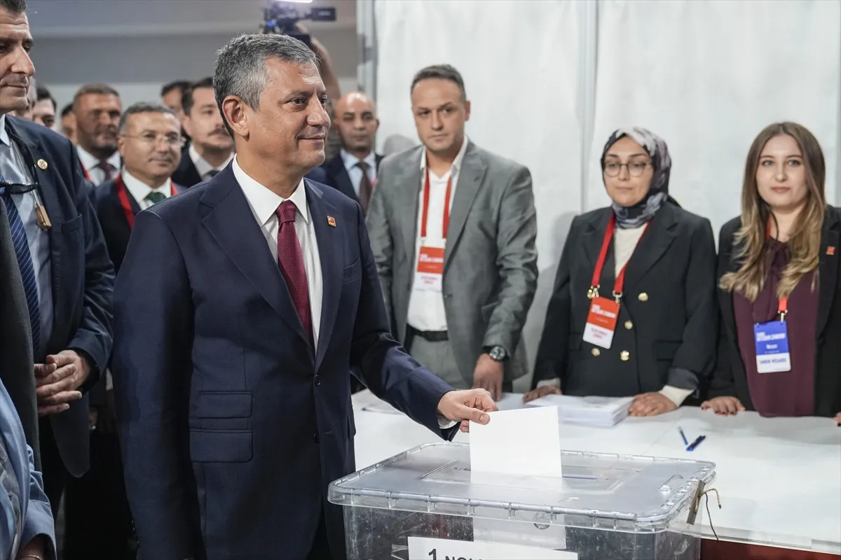 ÖZGÜR ÖZEL 1.333 GEÇERLİ OYUN TAMAMINI ALDI