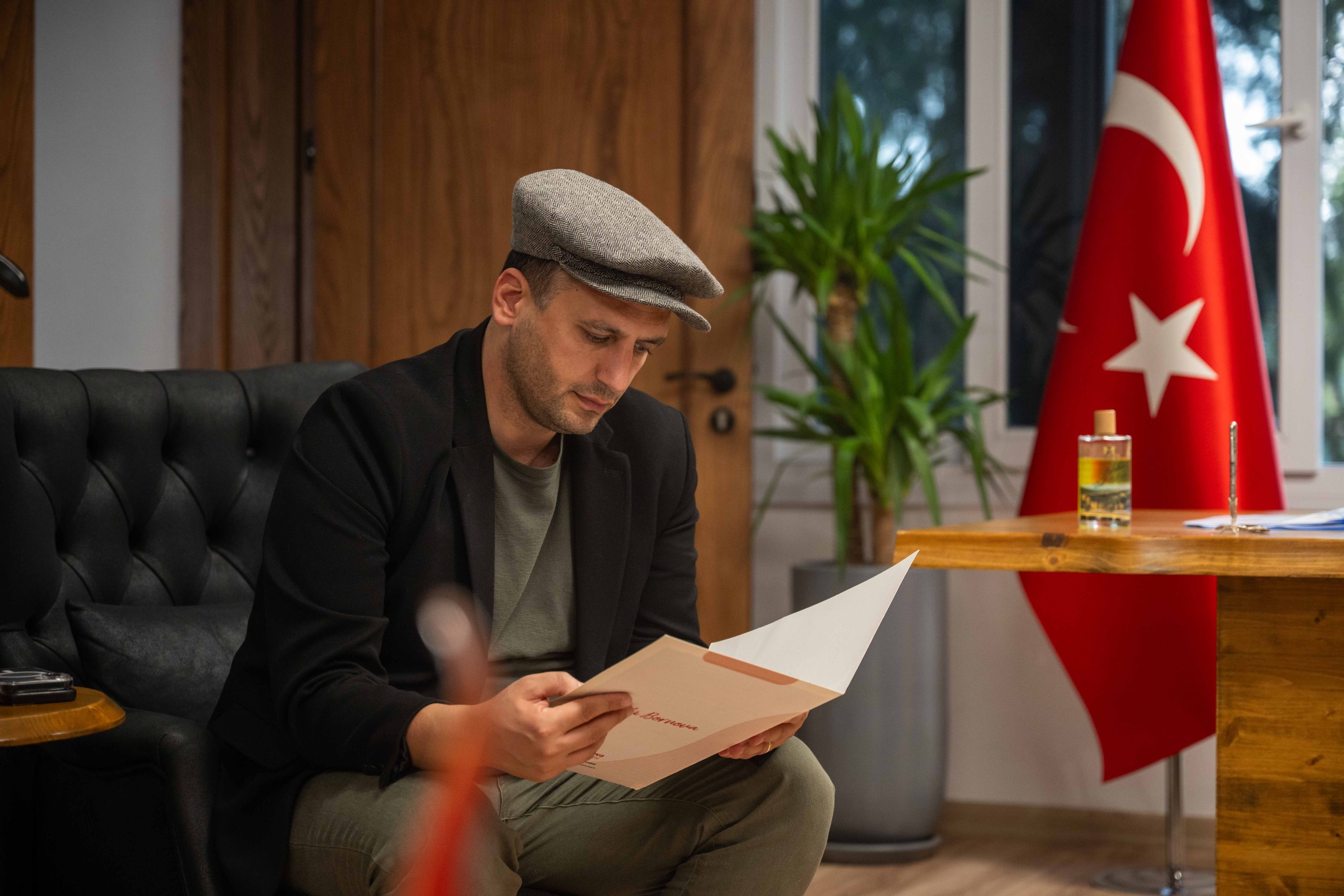 ŞAPKA DEVRİMİNİN 100. YILINDA ANLAMLI ZİYARET ŞAPKA DEVRİMİNİN 100. YILINDA ANLAMLI ZİYARET