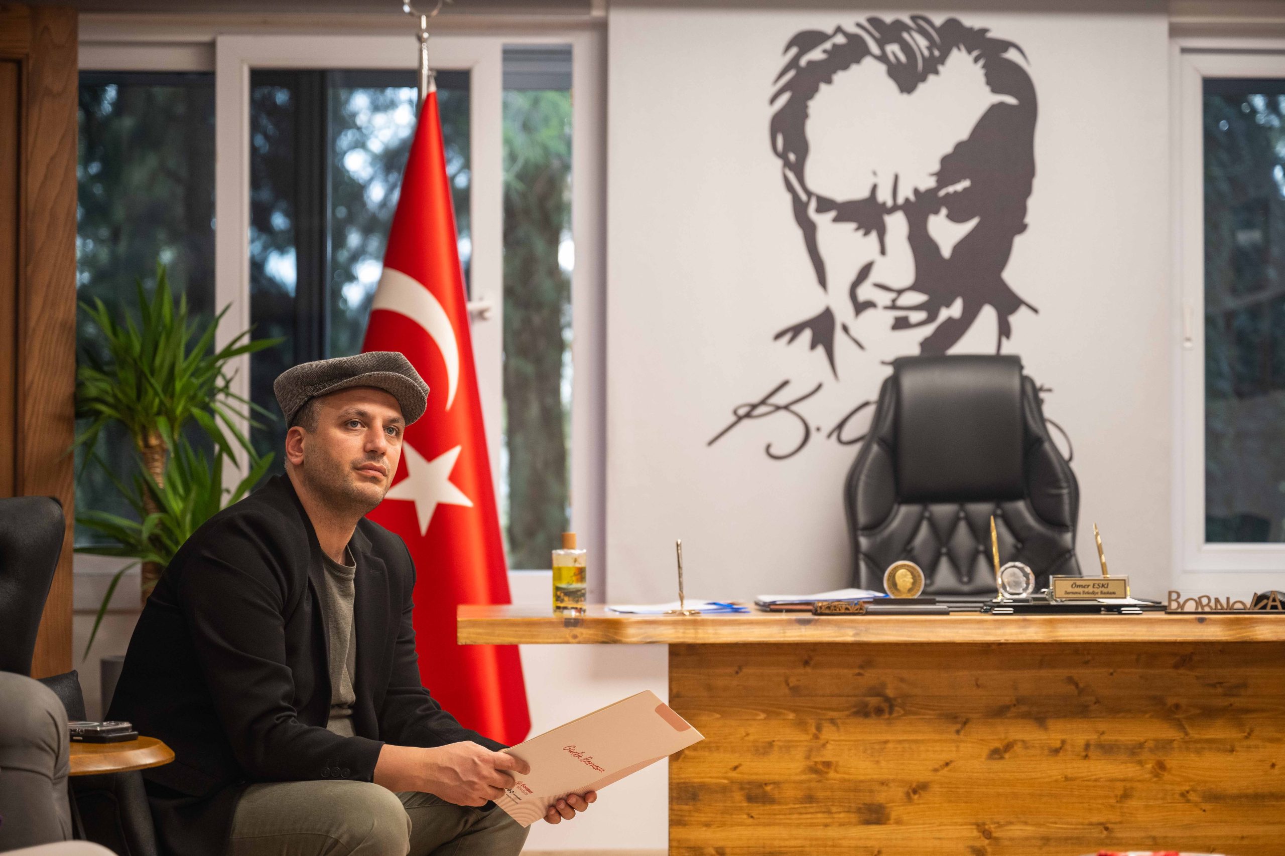 ŞAPKA DEVRİMİNİN 100. YILINDA ANLAMLI ZİYARET ŞAPKA DEVRİMİNİN 100. YILINDA ANLAMLI ZİYARET