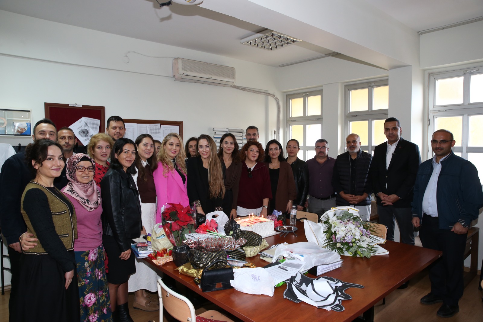 YILDIZ: ÖĞRETMENLER GELECEĞİN MİMARI