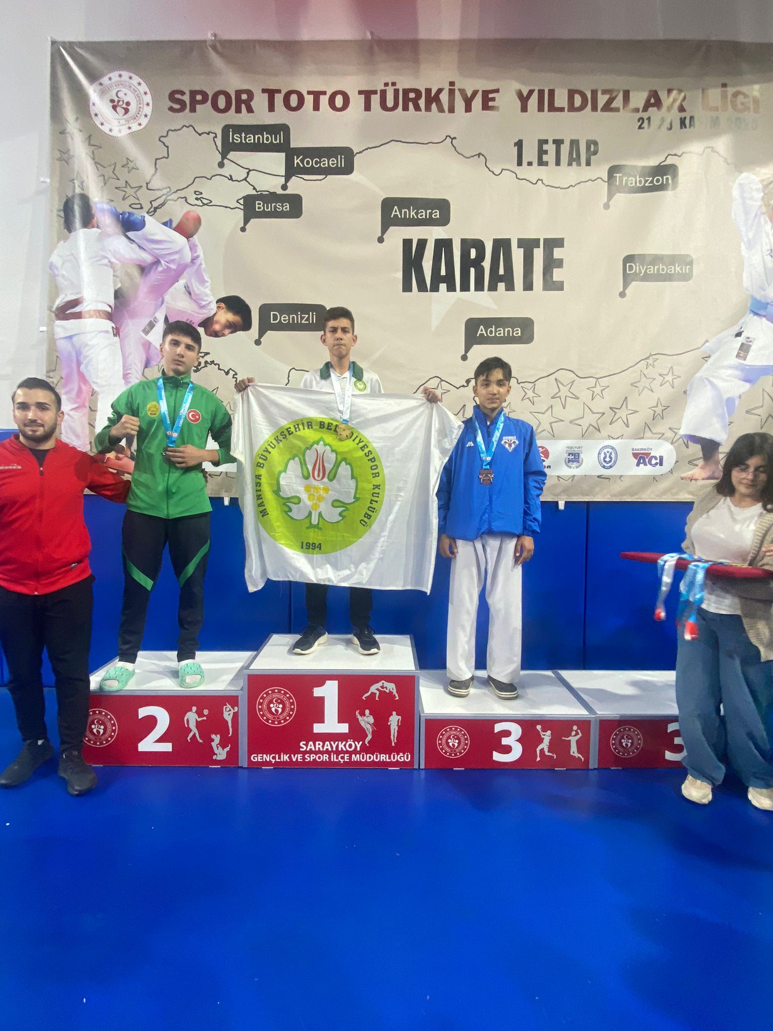 ALİAĞALI KARATECİLERDEN DENİZLİ’DE BÜYÜK BAŞARI