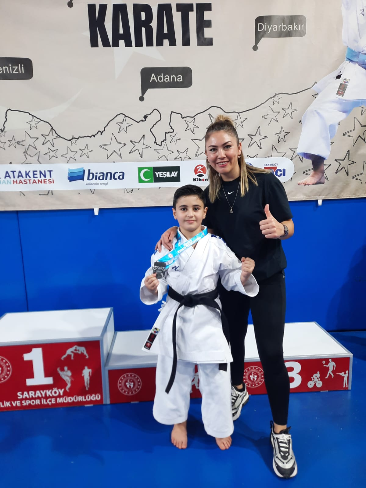 ALİAĞALI KARATECİLERDEN DENİZLİ’DE BÜYÜK BAŞARI