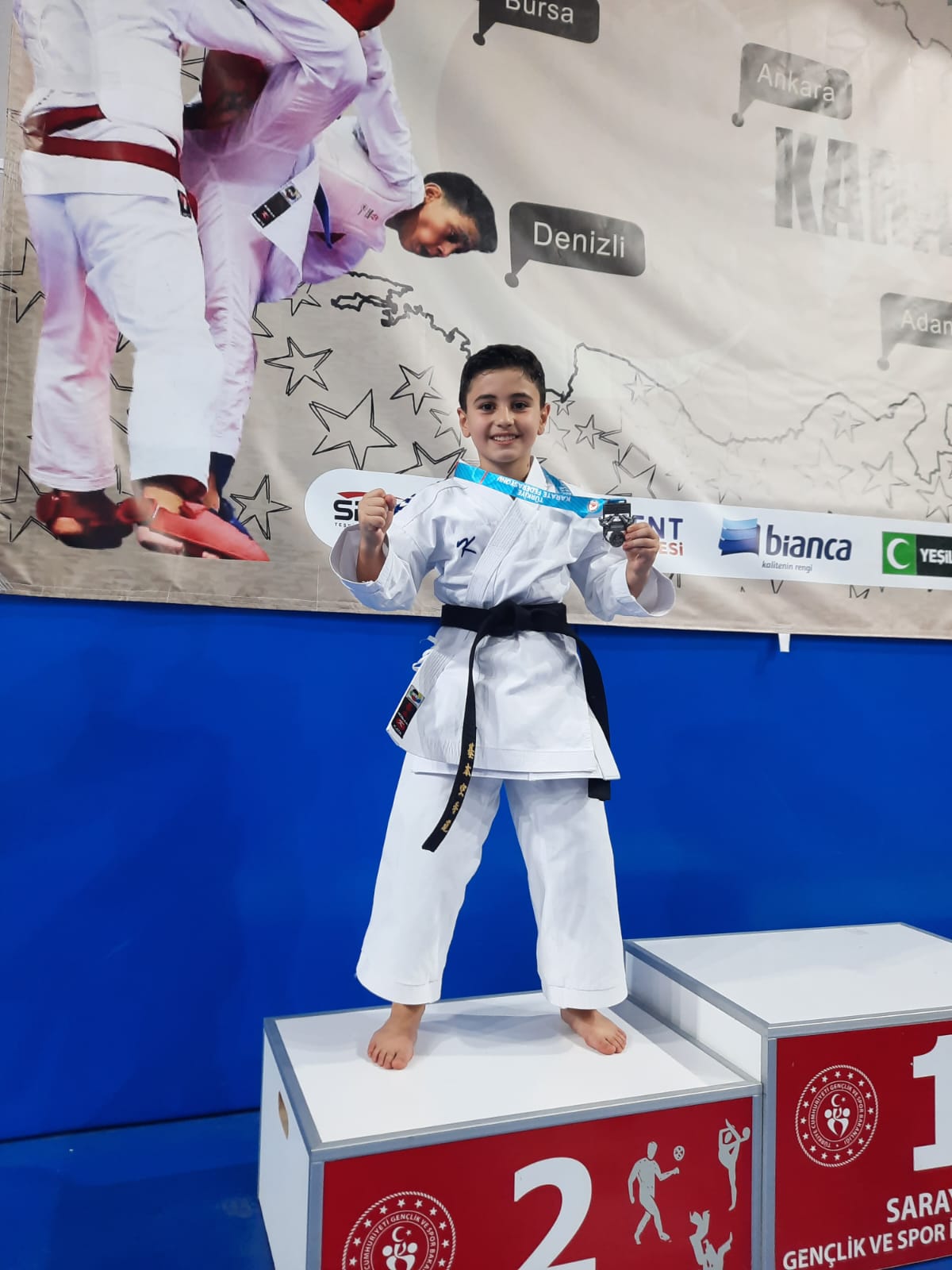 ALİAĞALI KARATECİLERDEN DENİZLİ’DE BÜYÜK BAŞARI
